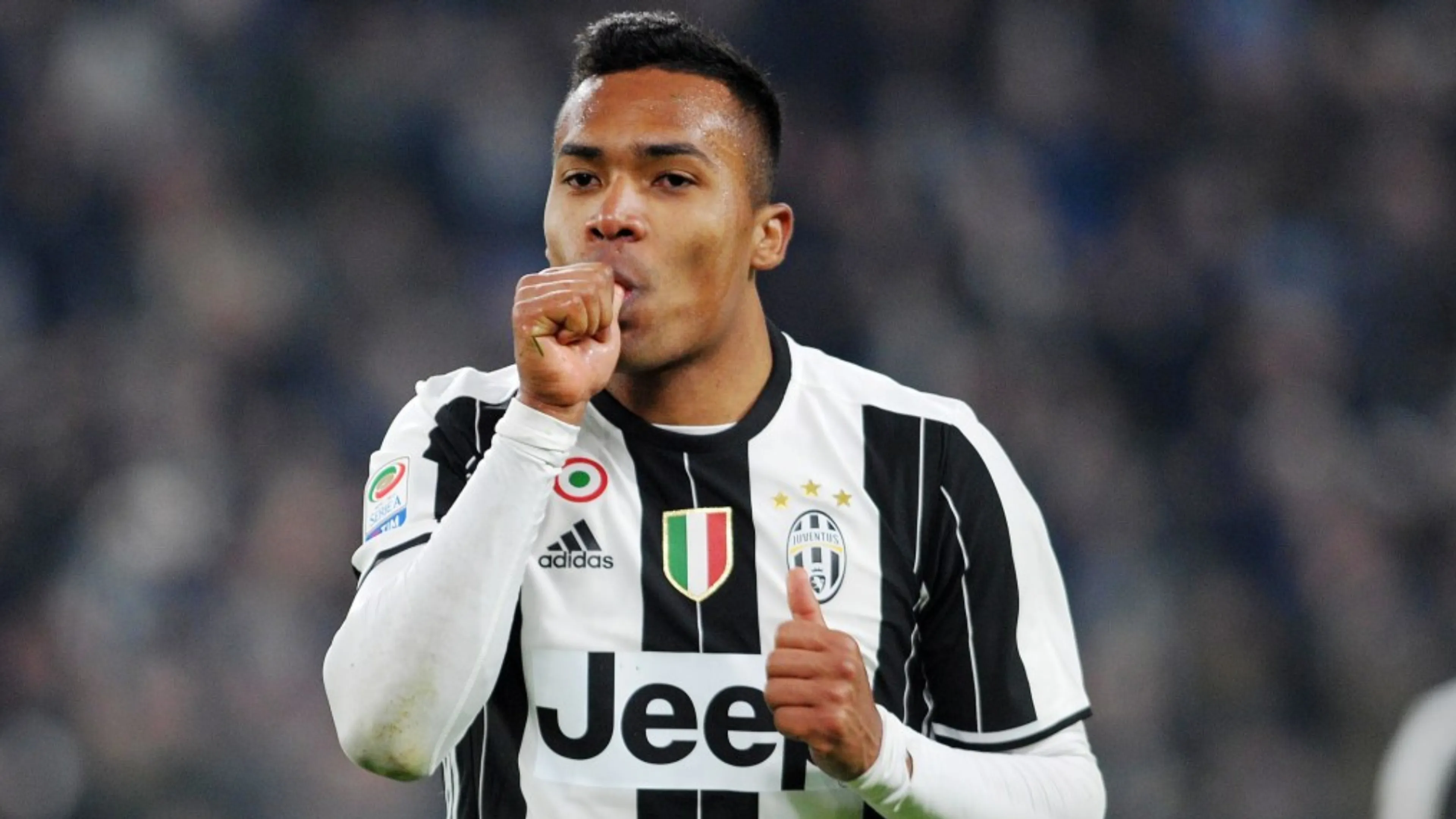 Copertina di Né Di Maria né Rabiot, il rinnovo di Alex Sandro genera sgomento tra i tifosi