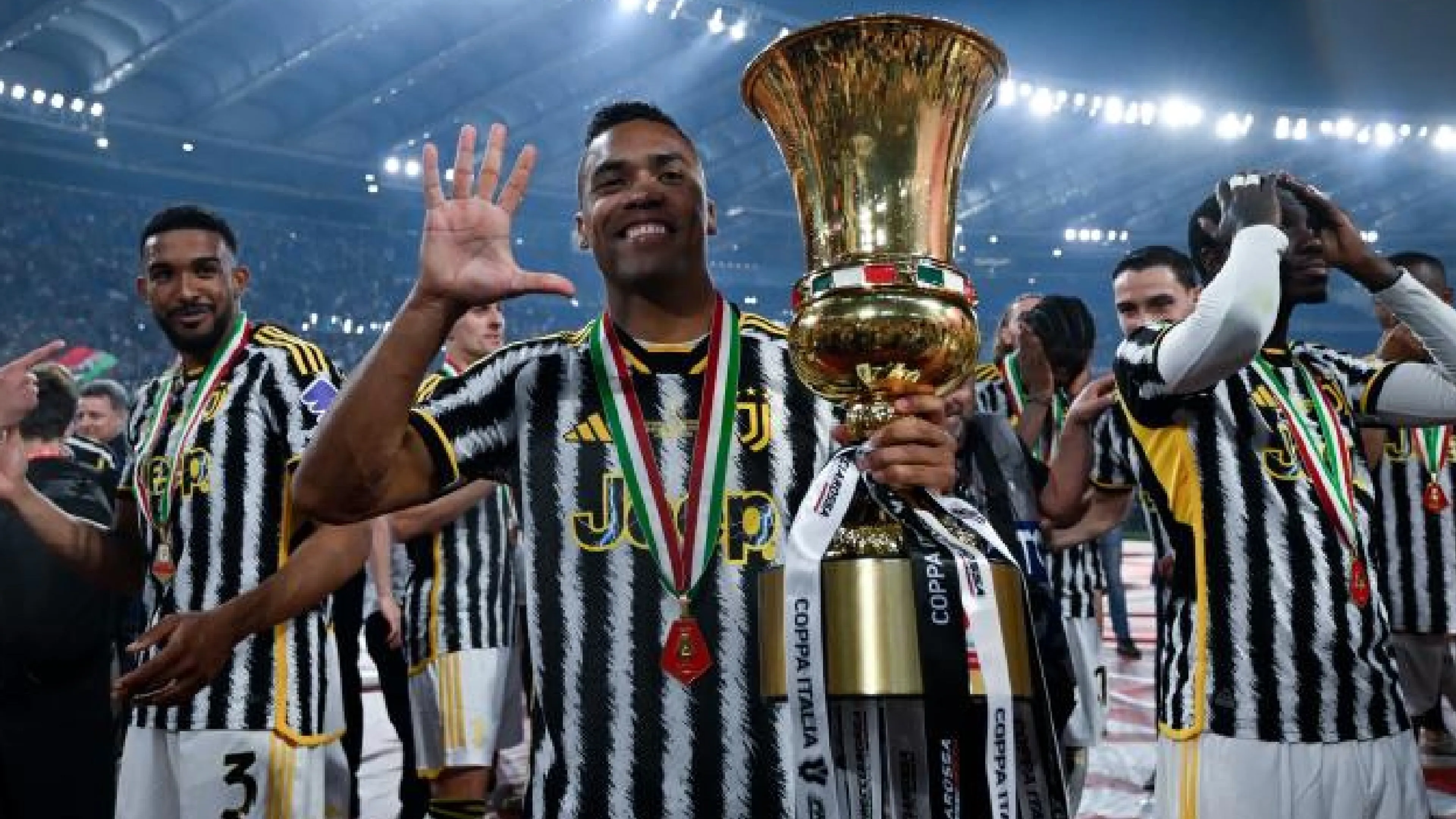 Alex Sandro pronto a entrare nella storia della Juve: decisiva la partita di oggi