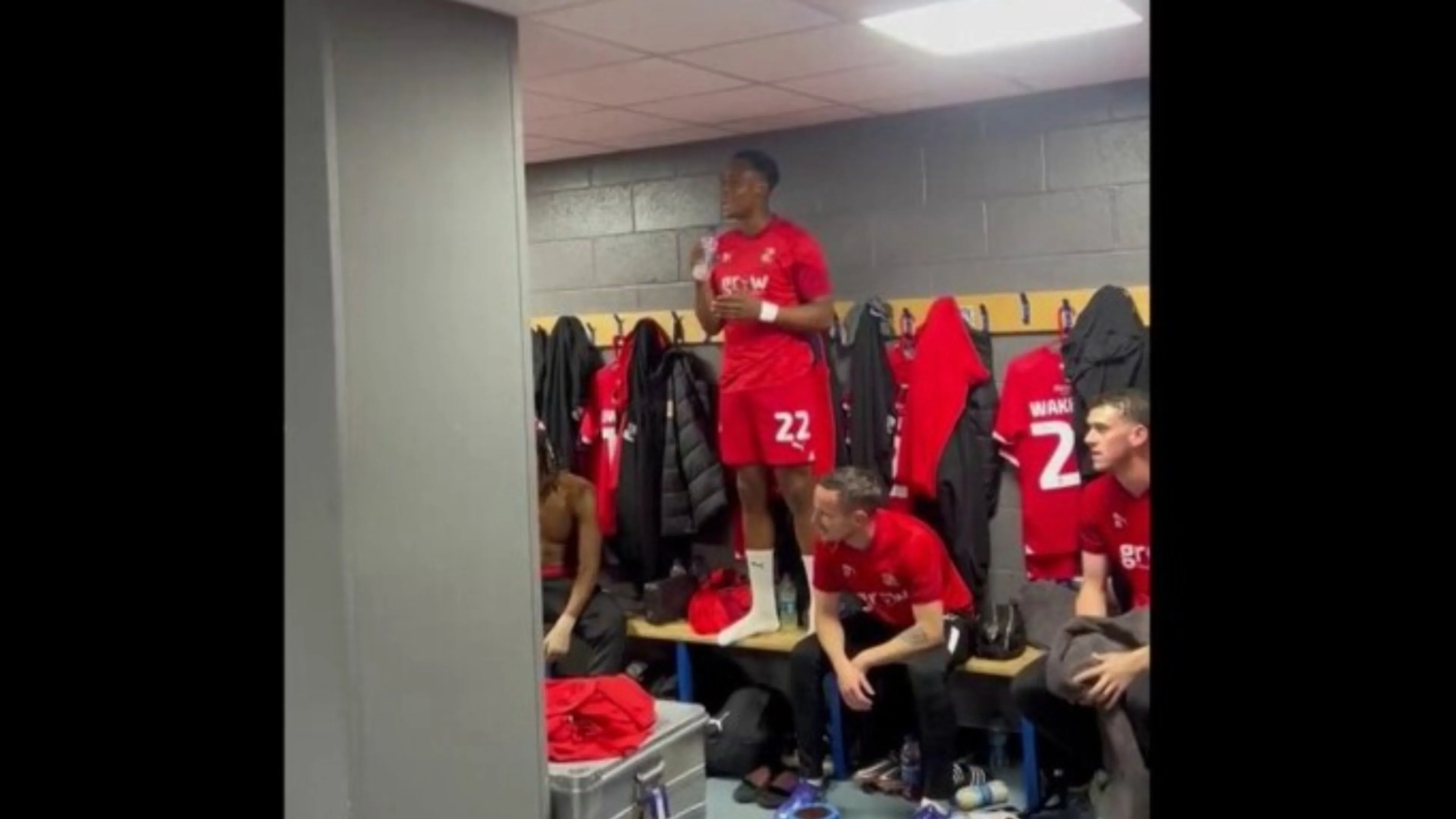 Copertina di Canta "All of me" nello spogliatoio. L'esibizione è strabiliante e il video diventa virale