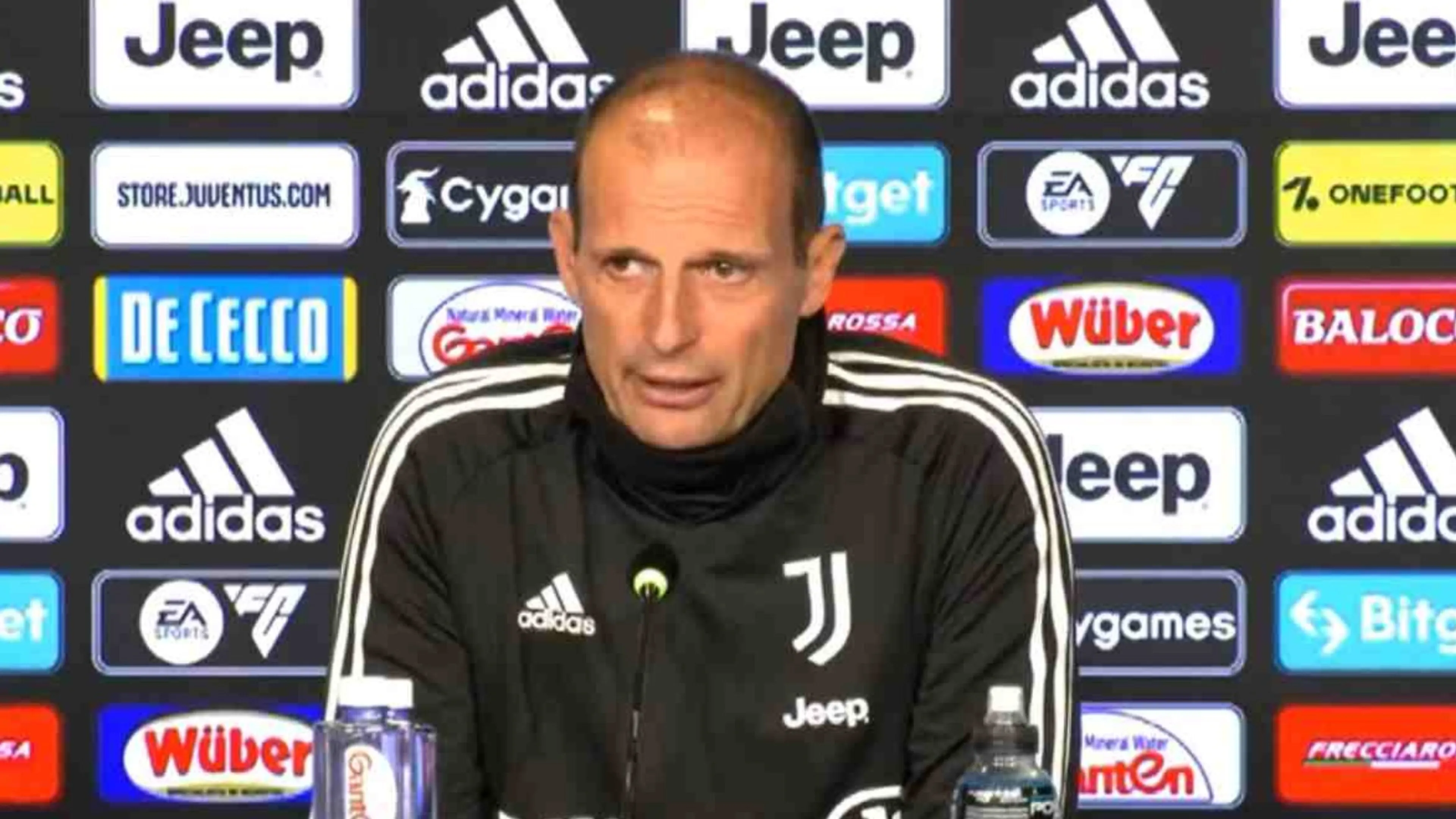 Copertina di Allegri, durissimo rimprovero a Szczesny in conferenza: "Bisogna stare zitti"