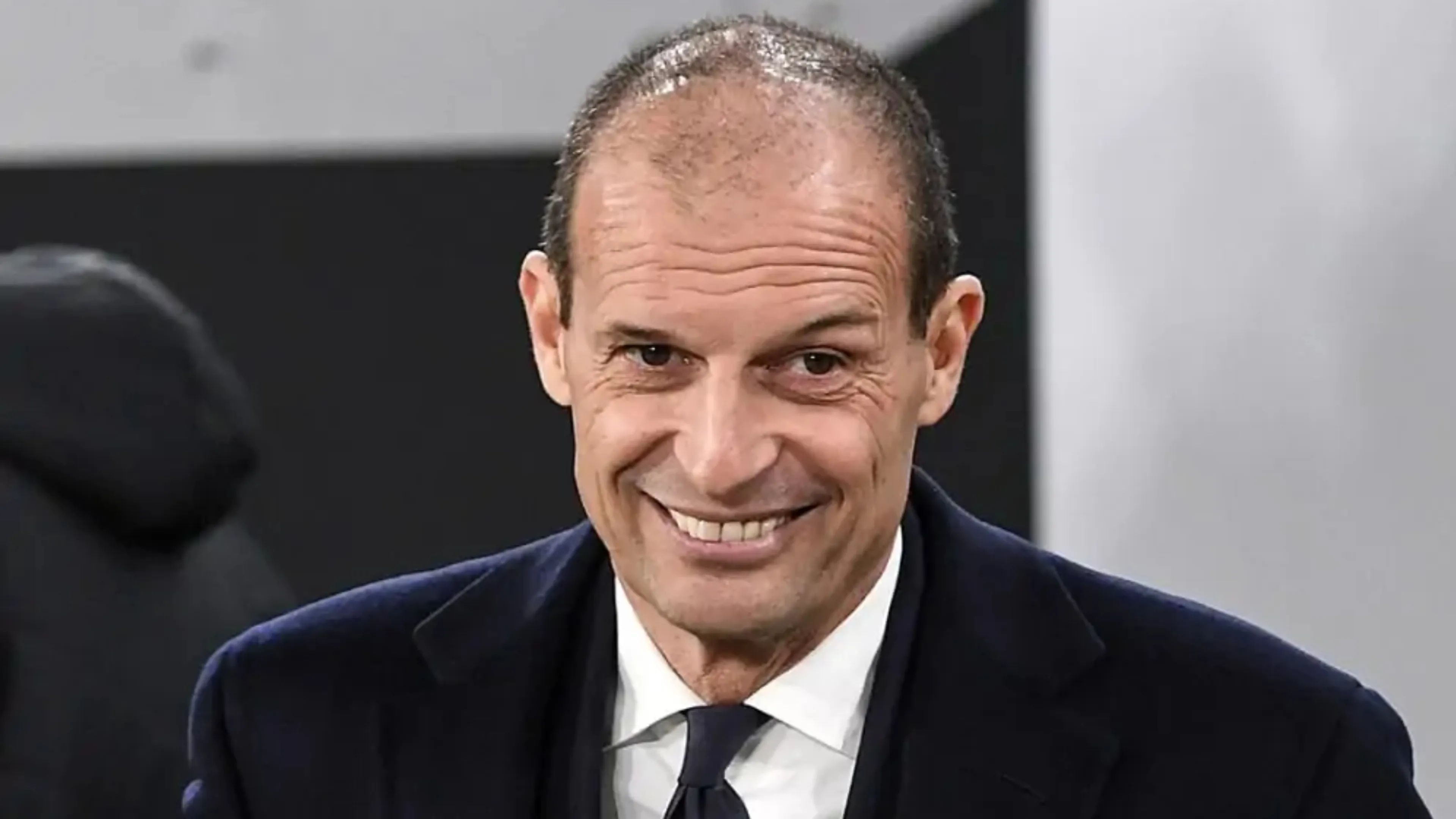 Copertina di Gazzetta: "Colpo di scena Juve! Offerta shock per Allegri. Summit a Montecarlo. Al suo posto Tudor o Conte"