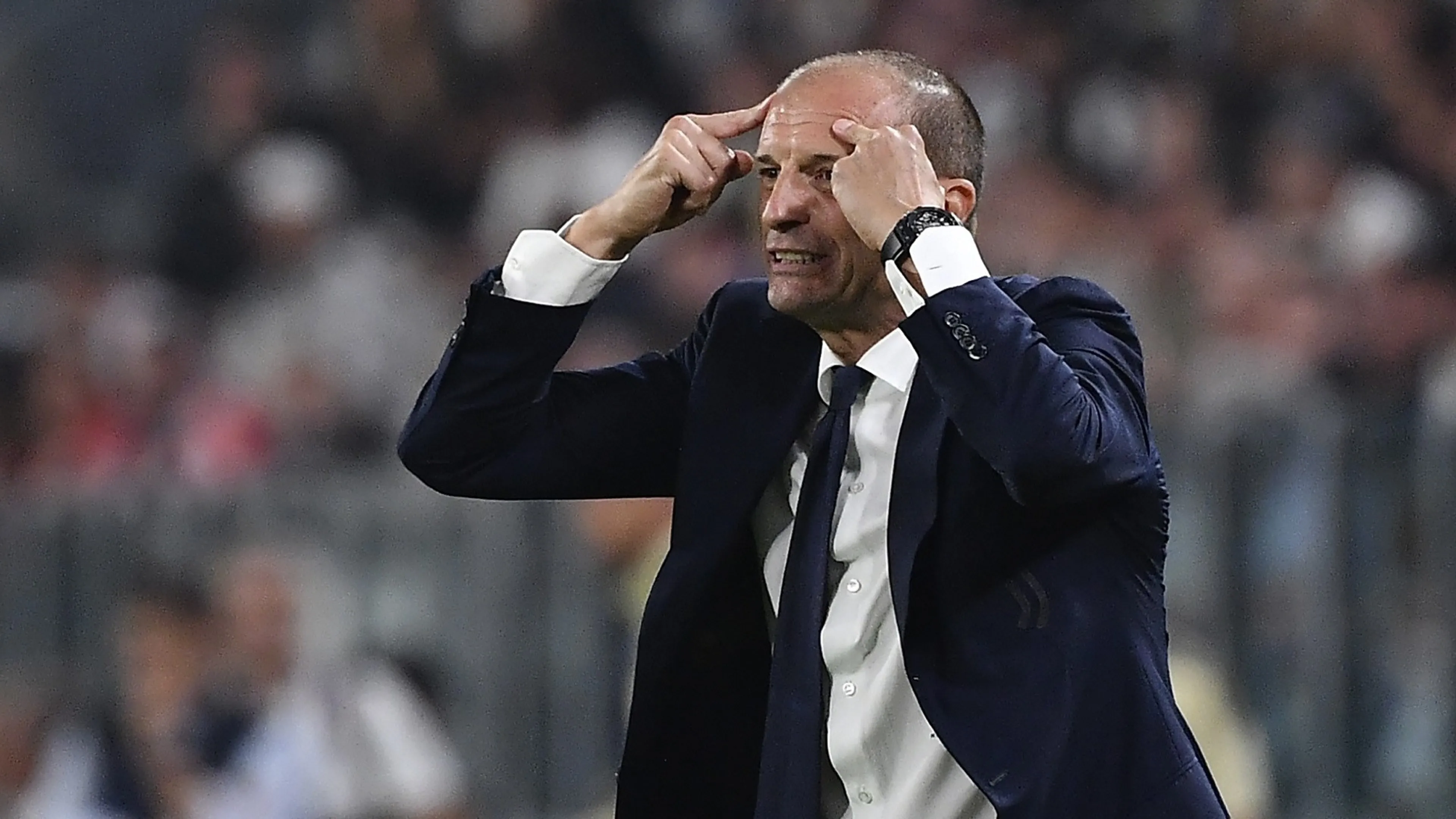 Copertina di Juve-Napoli, Raspadori segna allo scadere e Allegri se ne va stizzito