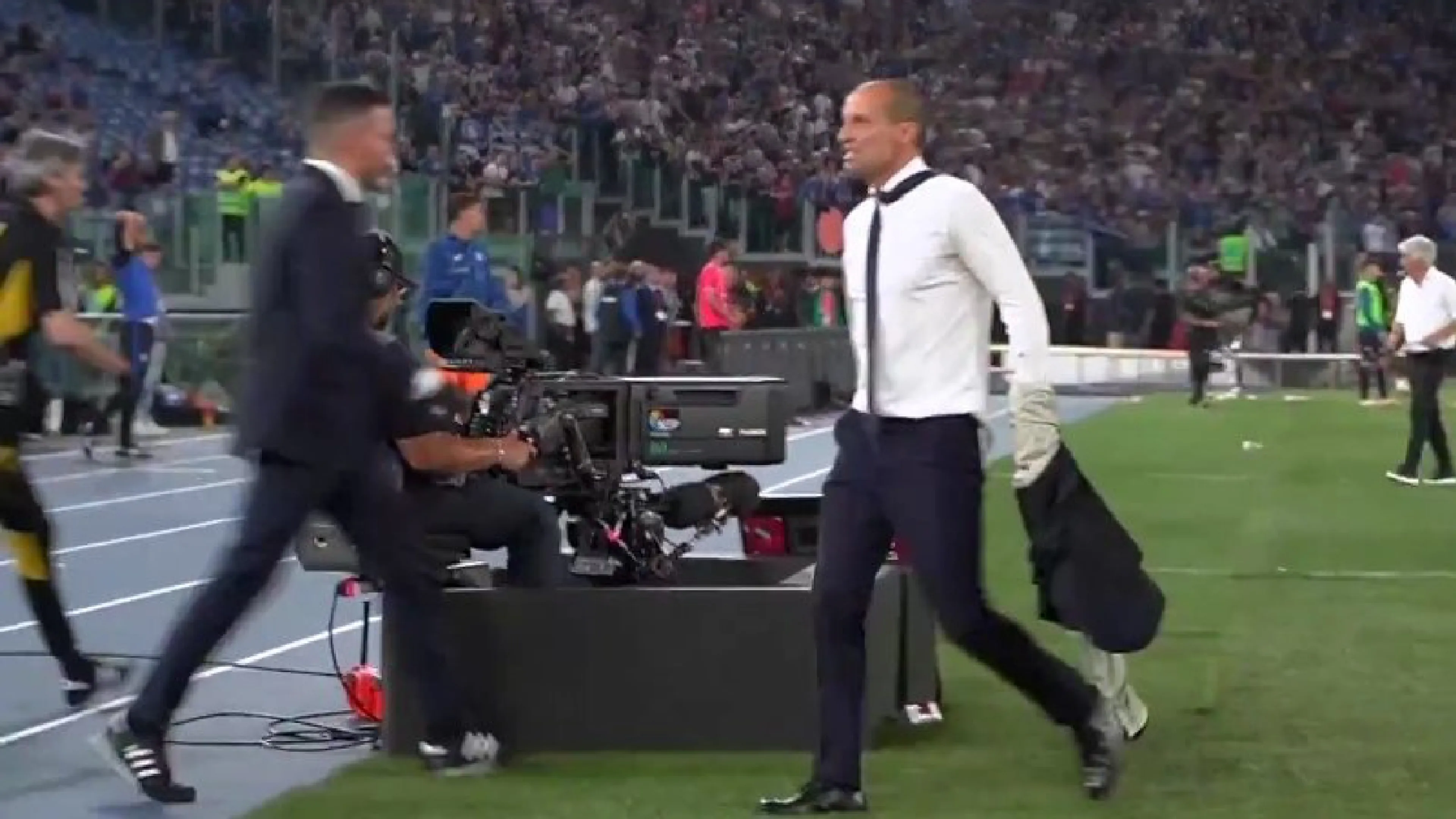 Copertina di Atalanta-Juventus, Allegri espulso è una furia: il grido alla tribuna è clamoroso