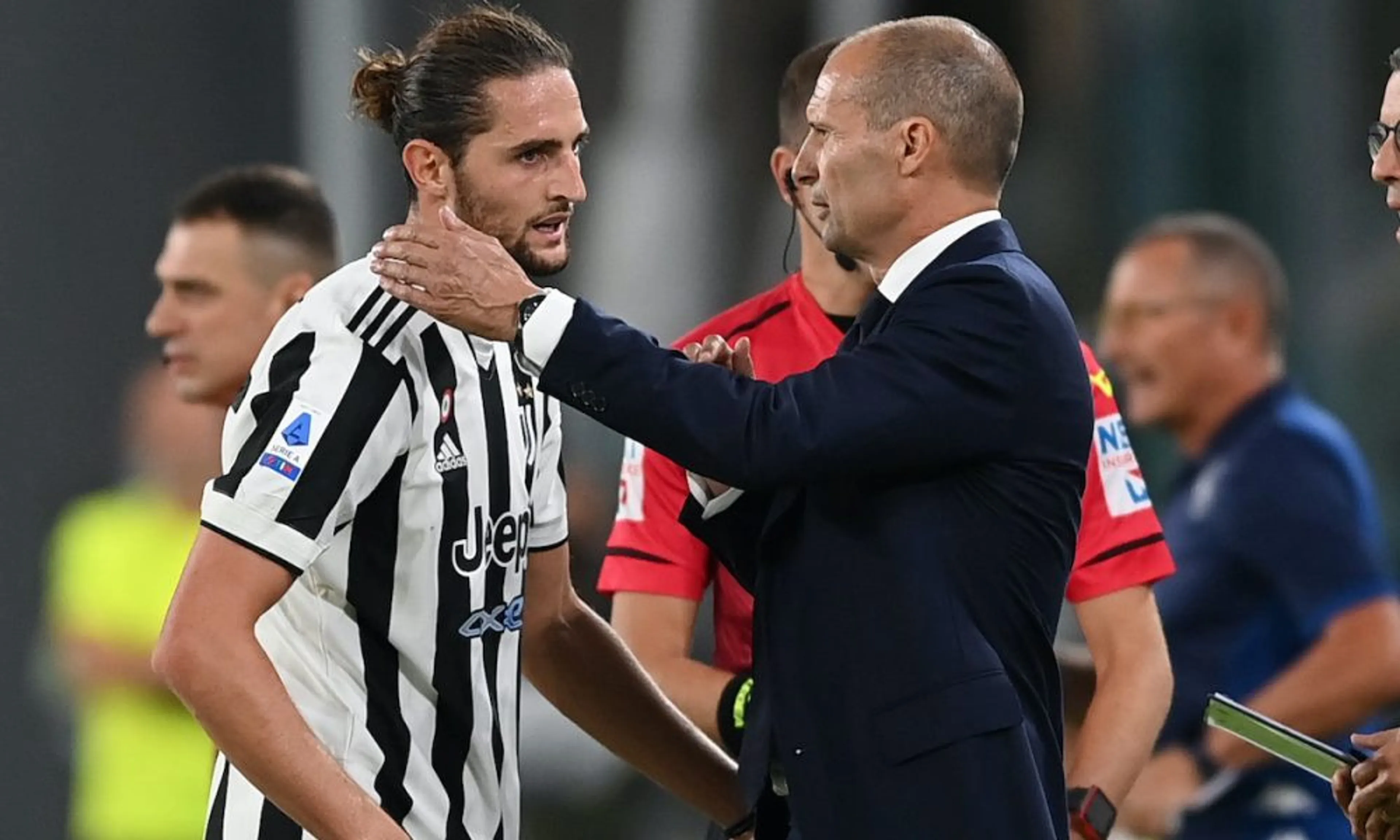Copertina di Allegri bacchetta Rabiot: “Basta alibi”. Poi ridimensiona Soulé: “2 partite buone e già si parla di pallone d’oro”