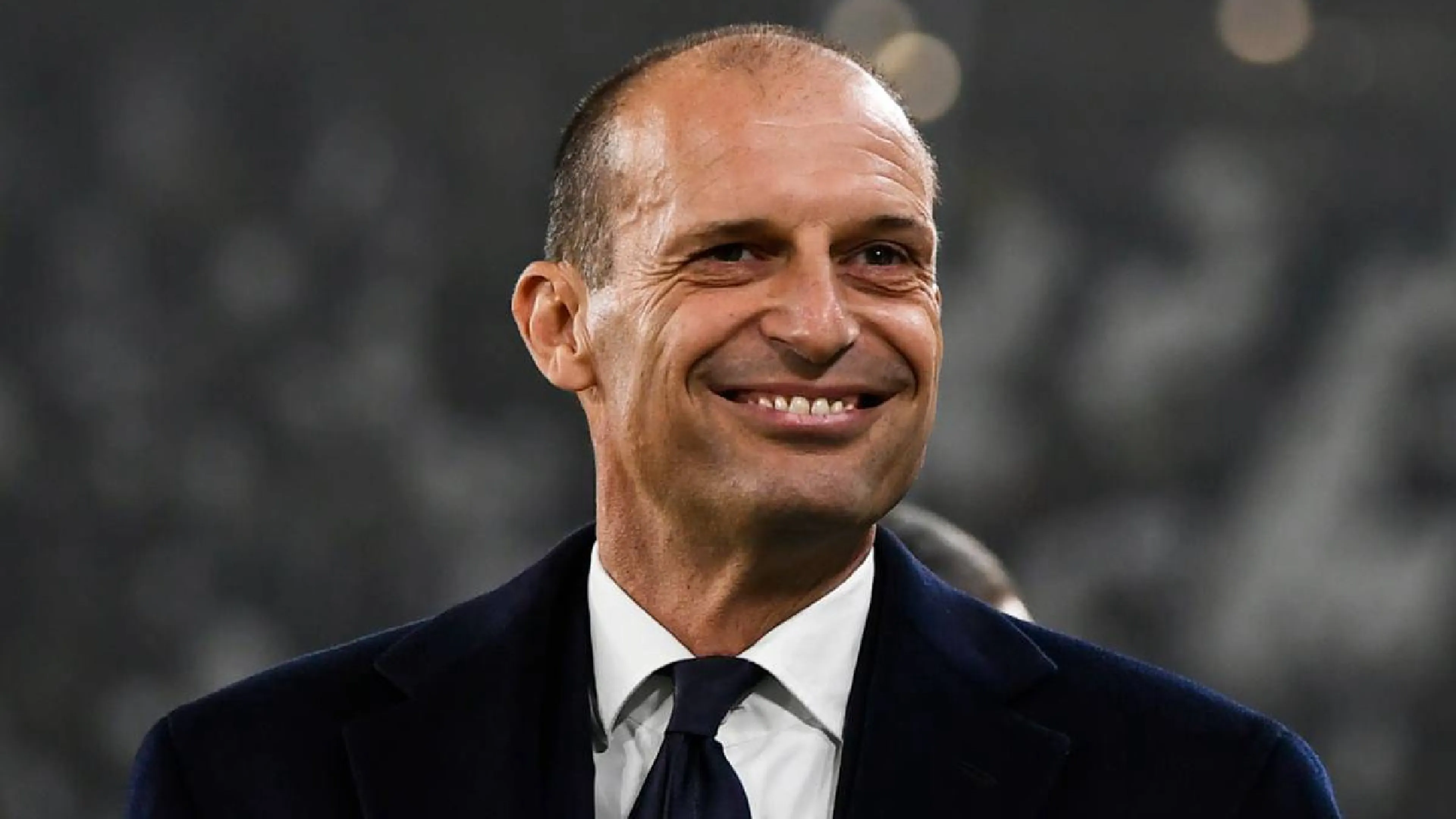 Copertina di Tifosi della Juventus sul pullman si "travestono" da... guardie e provocano gli interisti (VIDEO)