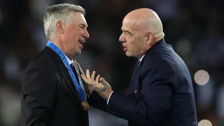 /images/a/n/c/ancelotti-e-infantino-discutono.jpg