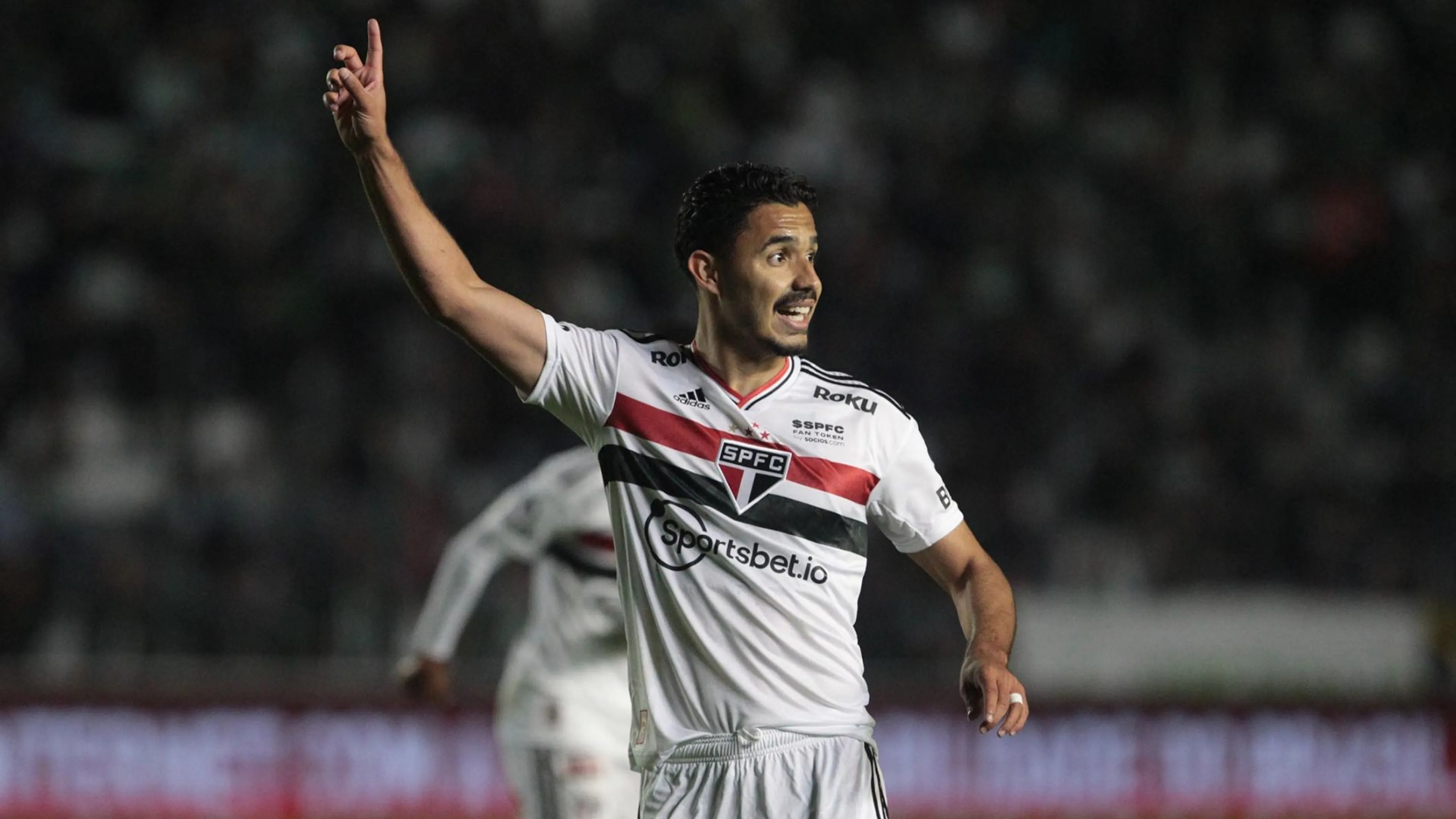 Copertina di "Prega troppo!", e il San Paolo scarica l'ex Lazio André Anderson