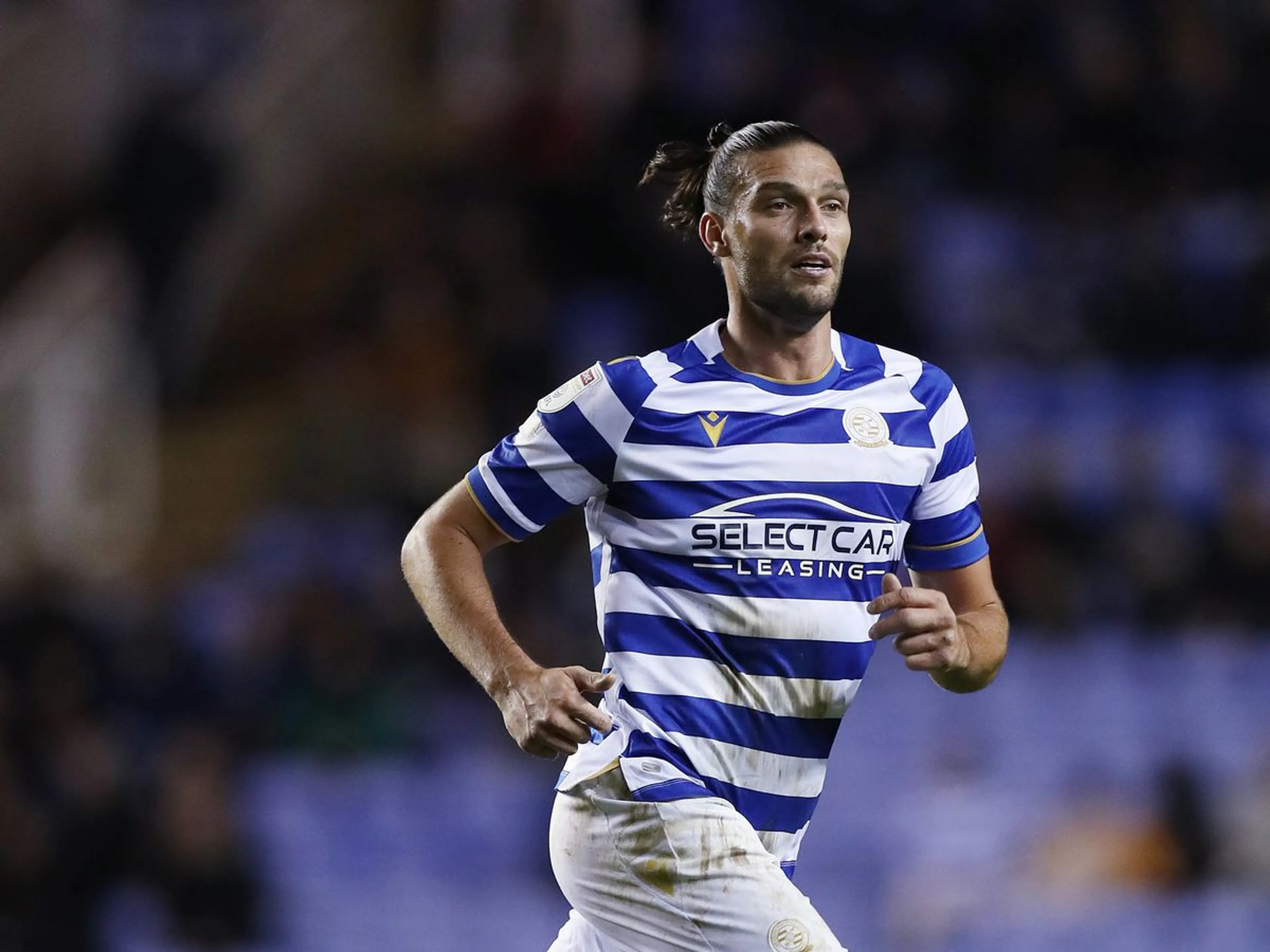 Copertina di “Come un salmone!”. L’epico salvataggio sulla linea di Andy Carroll (VIDEO)