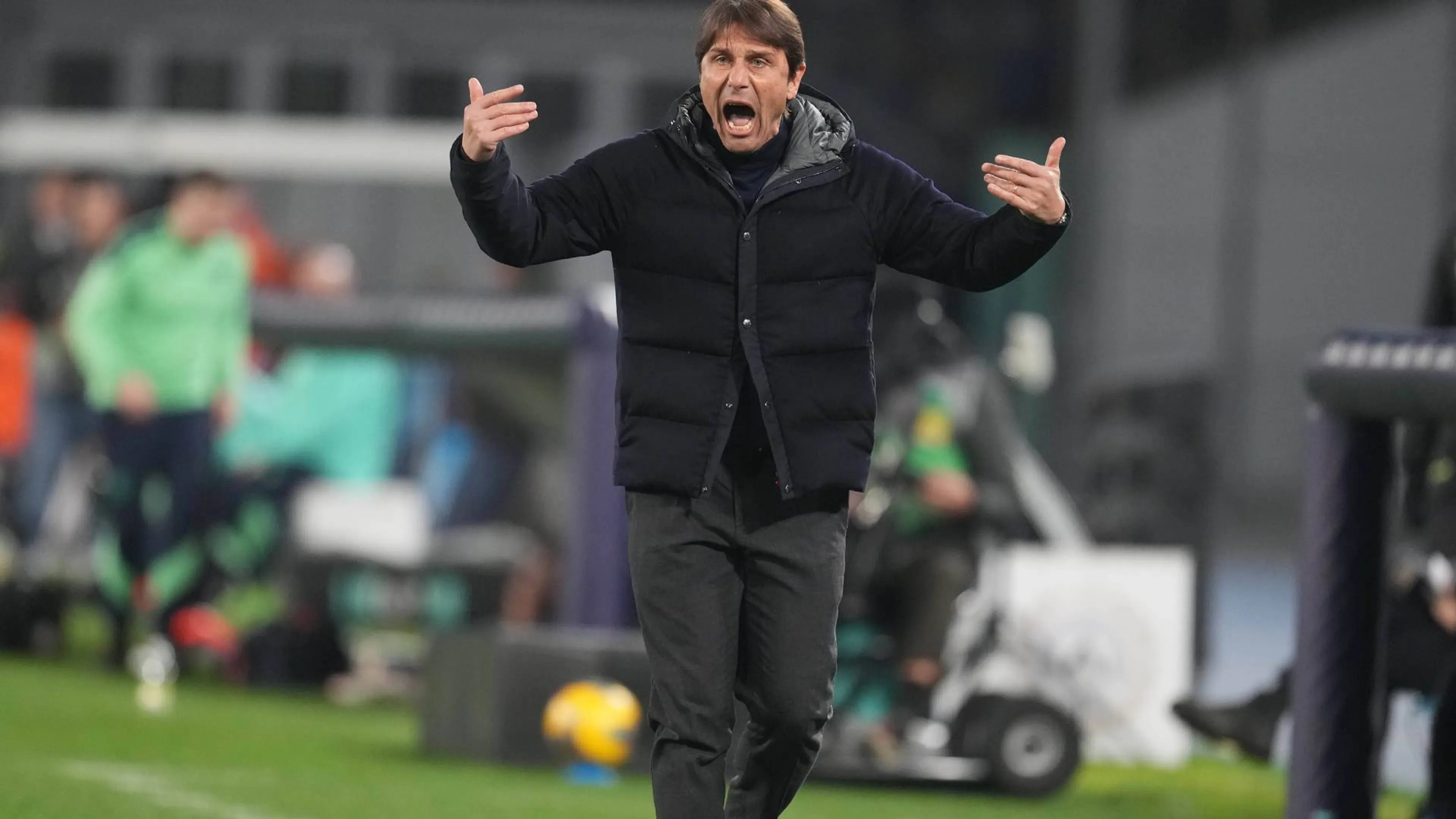 Copertina di Napoli, Conte parla chiaro: "Var? Io attaccato duramente. Ora in tanti dalla mia parte"