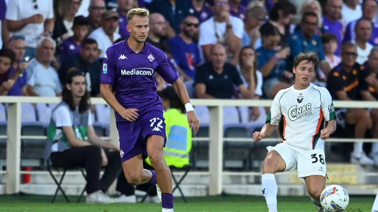 /images/a/n/t/antonin-barak-fiorentinamagnus-kofod-andersen-venezia-during-the-italian-serie-a-match-between-fiorentina-0-0-venezia-at-artemio-franchi-stadium-on-august-25-2024-in-florence-italy-noxthirdxpartyxsales-264283607jpg_1756733503386.jpg