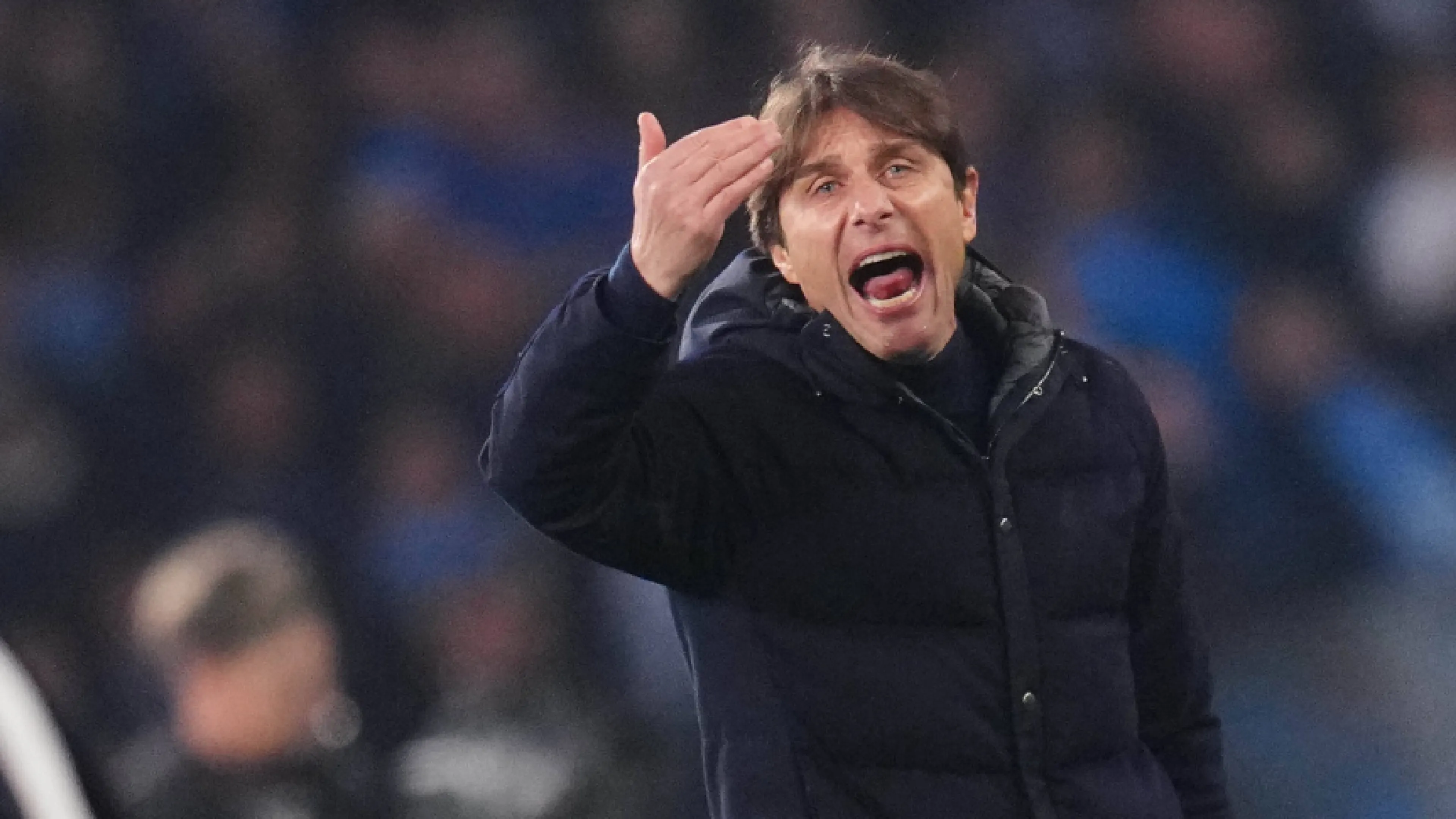 Copertina di Conte si scalda contro Thiago Motta: "Applaudi sto c***o". Il video di Napoli-Juve diventa virale