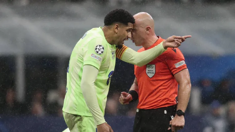 /images/a/r/a/araujo-marciniak-arbitro-inter-barcellona.jpg