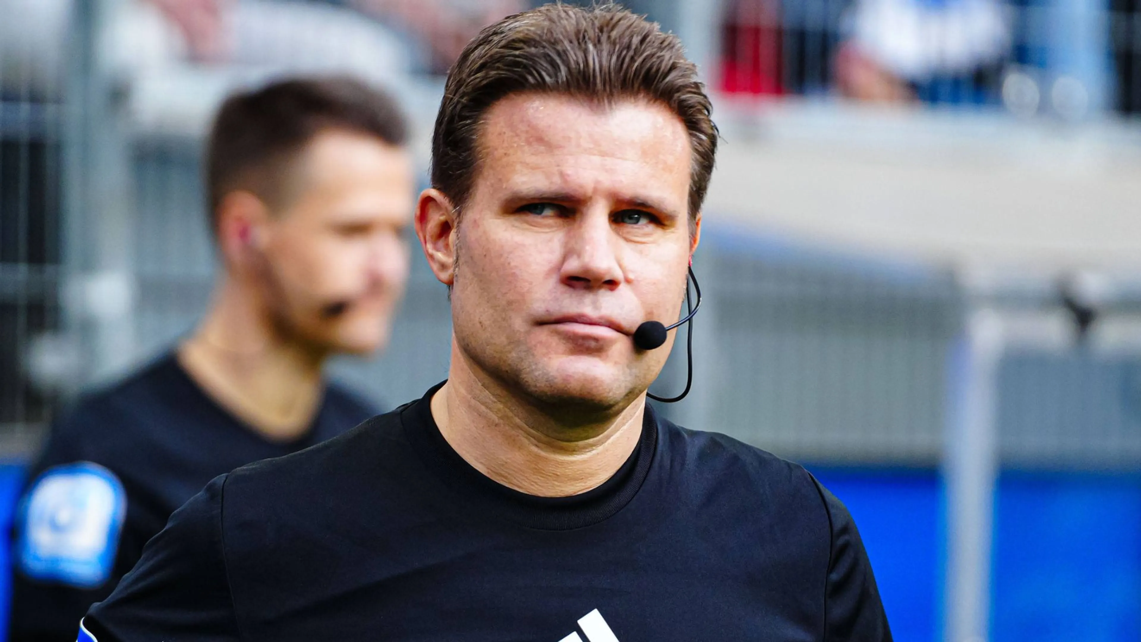 Copertina di Vita da arbitro, si racconta il fischietto internazionale Brych: “Nessuno parlava come Chiellini. Con Ibra preferivo fare un passo indietro”