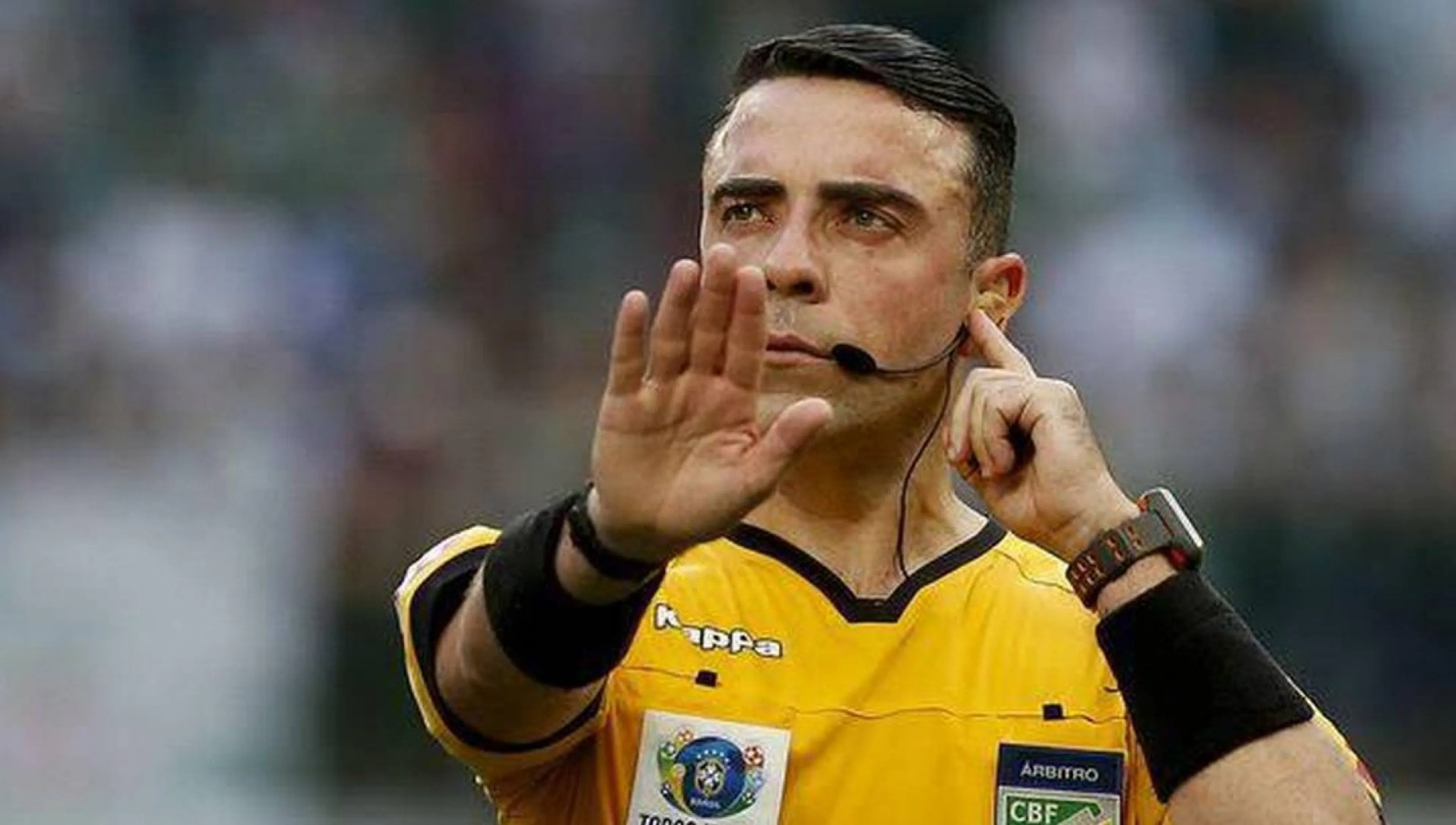 Copertina di Arbitro internazionale fa coming out: “Adesso mi sento finalmente libero”