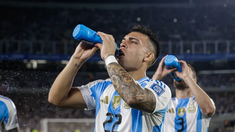 /images/a/r/g/argentina-v-bolivia-fifa-world-cup-wm-weltmeisterschaft-fussball-2026-qualifier-lautaro-martinez-of-argentina-stands-before-the-fifa-world-cup-2026-qualifier-match-between-argentina-and-bolivia-at-estadio-mas-monumental-antonio-vespucio-in-buenos-aires-argentina-on-october-15-2024-ciudad-autonoma-de-buenos-aires-argentina-copyright-xdaianaxpanzax-originalfilenamepanza-notitle241015np5j6jpgjpg_1757588116585.jpg