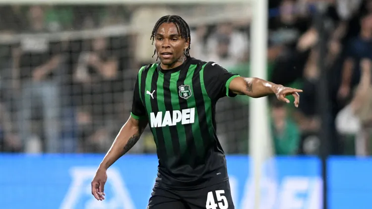 /images/a/r/m/armand-lauriente-serie-b-2024-25-sassuolo-carrarese-2-0-azione-action-single-shot-gesti-serie-b-2024-25-sassuolo-carrarese-2-0jpg_1750790661787.jpg