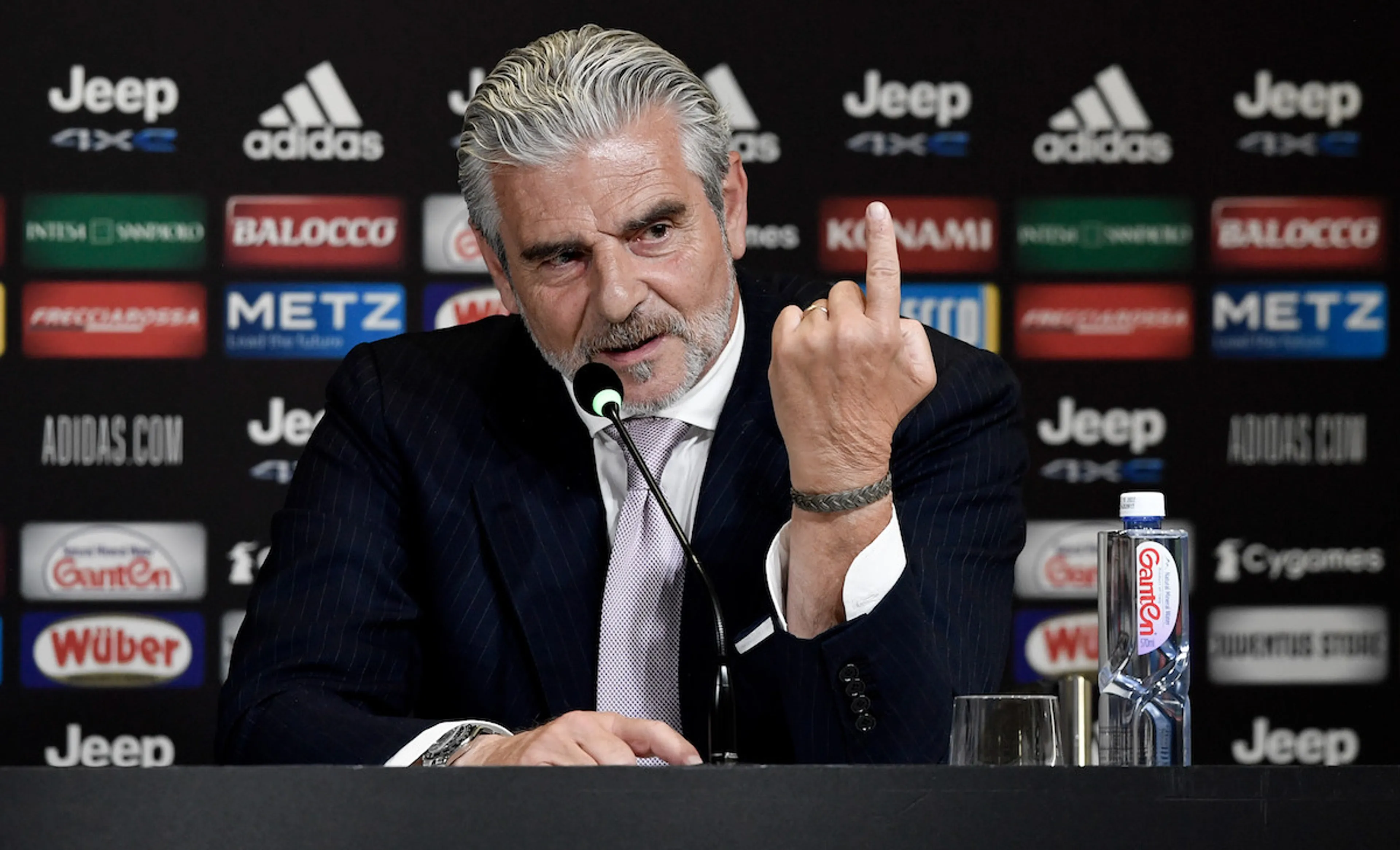 Copertina di Juventus, Arrivabene su de Ligt: “Impossibile trattenere chi se ne vuole andare”