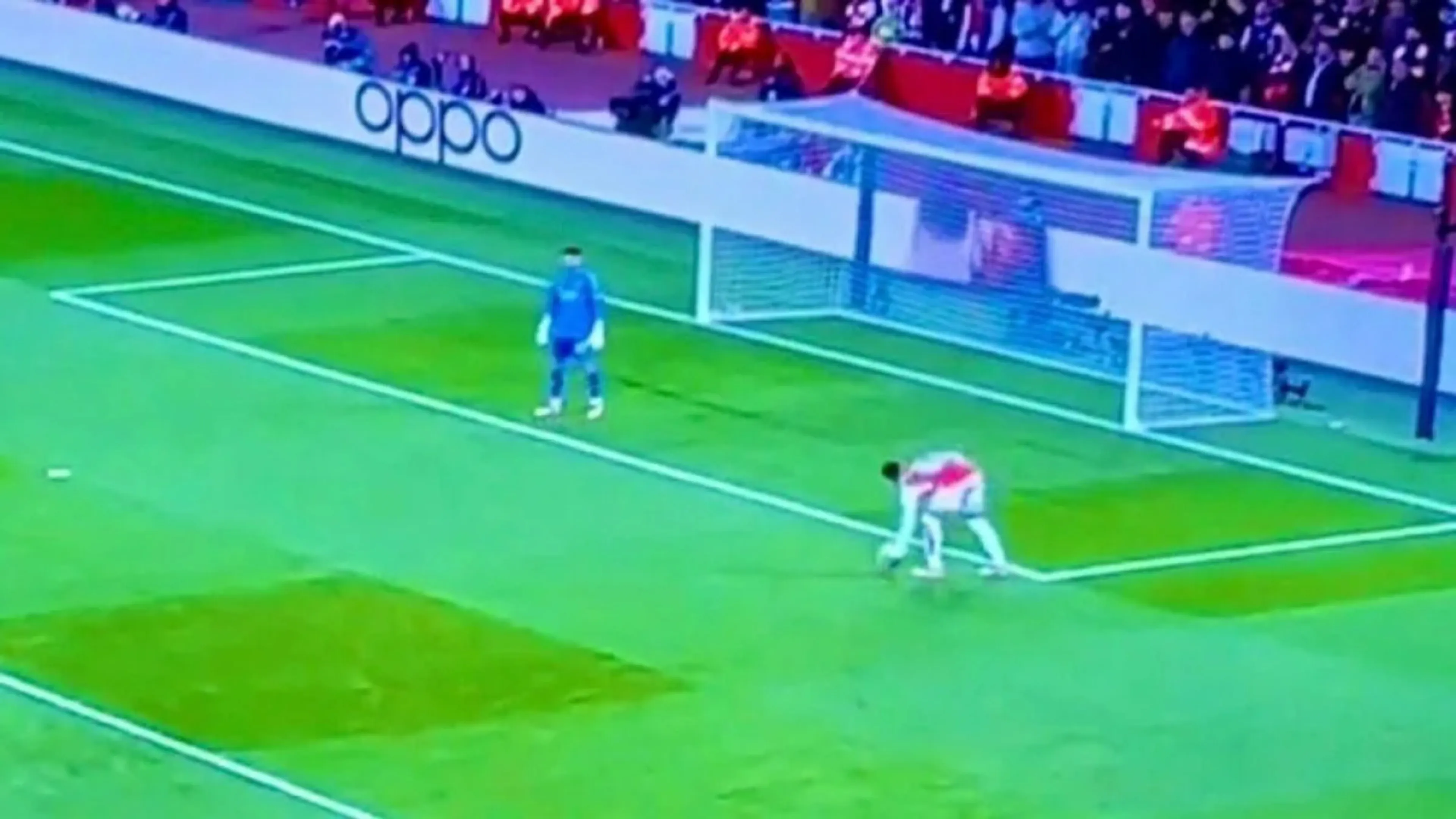 Copertina di L'assurdo rigore non fischiato in Arsenal-Bayern: l'arbitro lo vede ma la sua spiegazione fa infuriare i tedeschi