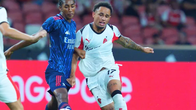 /images/a/r/s/arsenal-fc-v-ac-milan-pre-season-friendly-match-noah-okafor-of-ac-milan-and-marli-salmon-of-arsenal-challenge-for-the-ball-during-the-pre-season-friendly-match-between-arsenal-fc-and-ac-milan-at-national-stadium-in-singapore-on-july-23-2025-singapore-singapore-copyright-xsuhaimixabdullahx-originalfilenameabdullah-notitle250723npkafjpgjpg_1753388212866.jpg