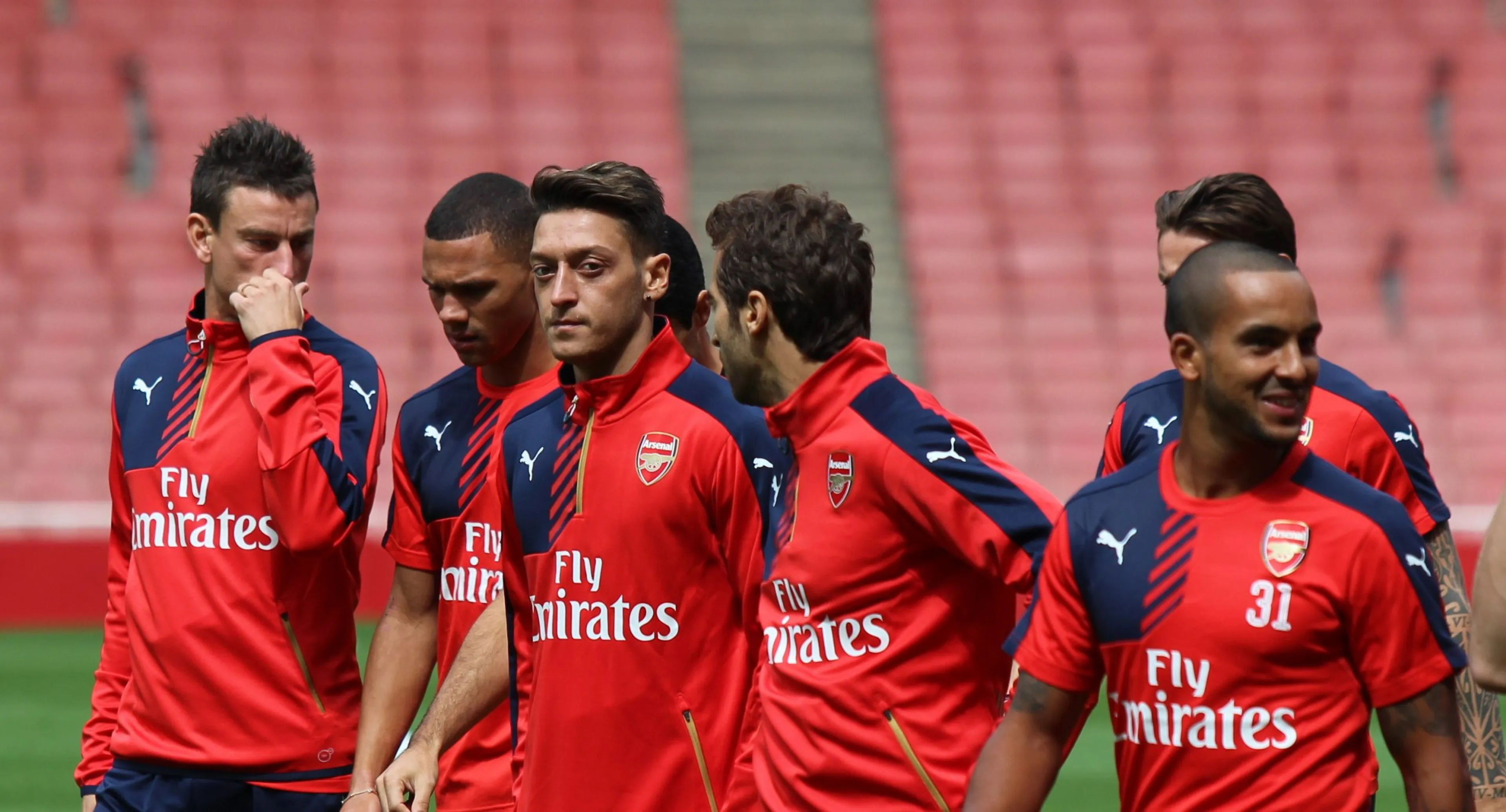 Copertina di Ozil è una “zavorra” d’oro”. Finisce sul mercato, ma nessuno lo vuole