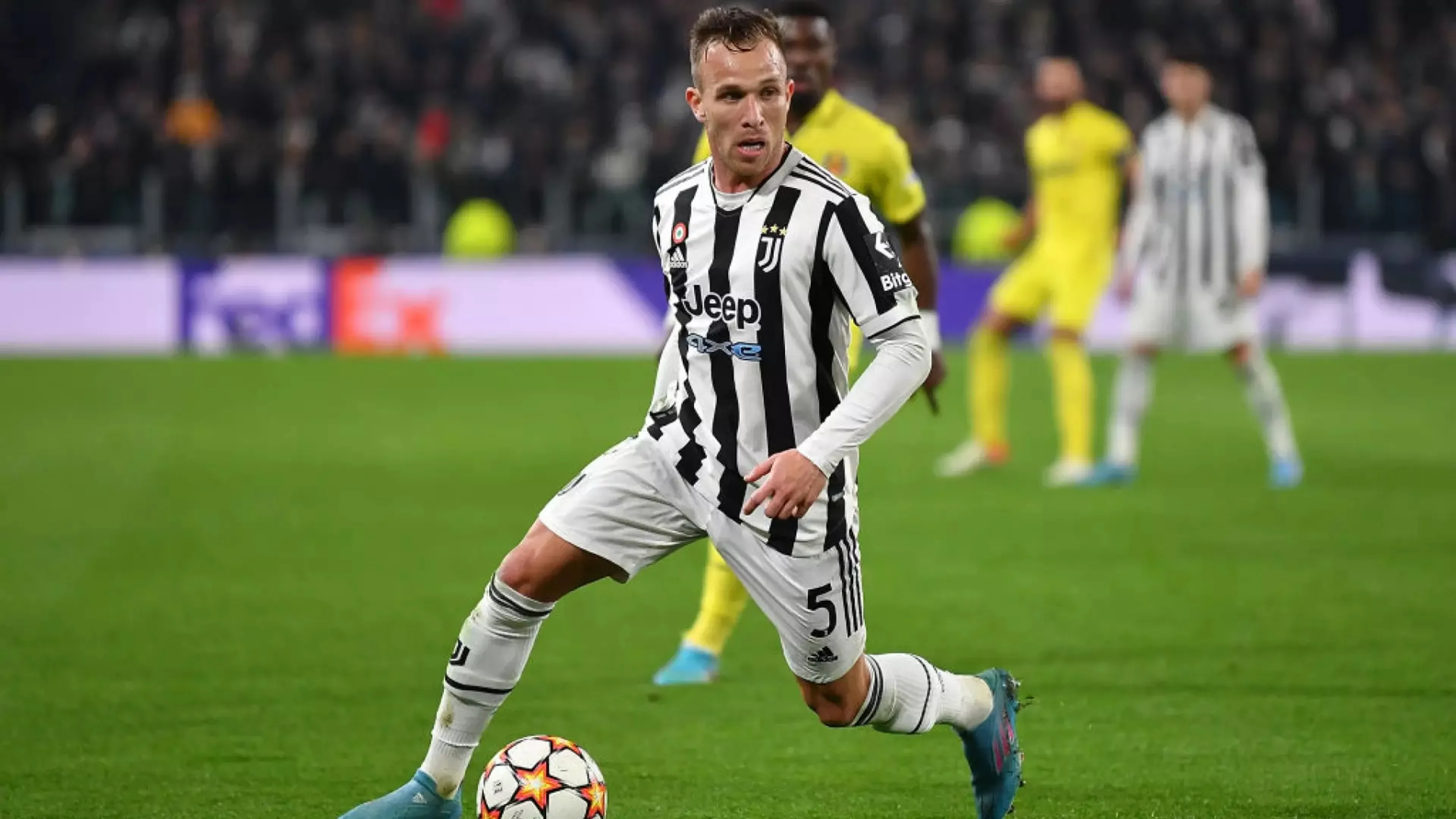 Copertina di Affare fatto per Arthur dalla Juve alla Fiorentina: i dettagli