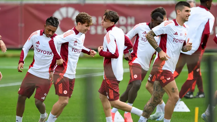 /images/a/s/-/as-roma-players-during-a-training-session-the-day-before-the-europa-league-football-match-between-tottenham-and-as-roma-at-centro-sportivo-fulvio-bernardini-in-rome-italy-november-27-2024-andreaxstacciolijpg_1752478652384.jpg
