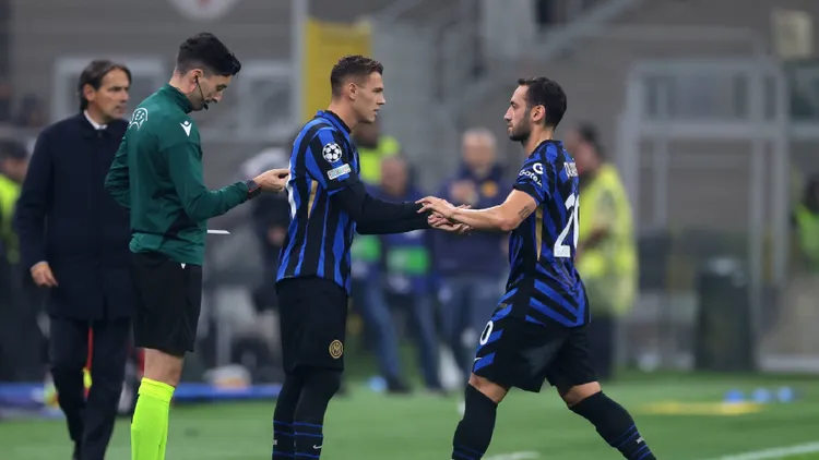 /images/a/s/l/asllani-calhanoglu-inter-sostituzione.jpg