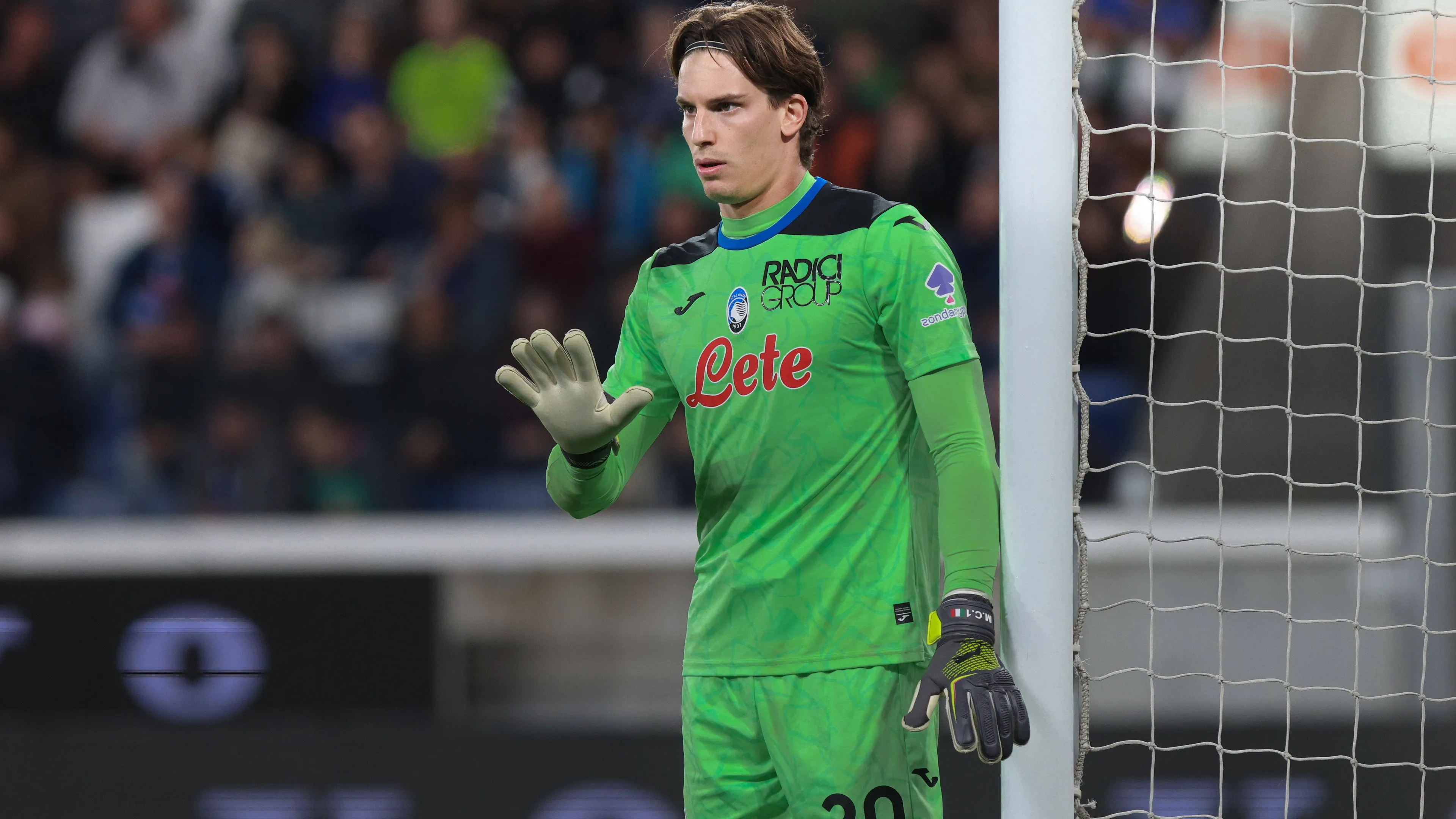 Copertina di Italy Atalanta BC vs AS Roma Serie A EniLive 2024 2025 day 36 Gewiss Stadium Italy Bergamo 2025 05 12 Marco Carnesecchi Atalanta gives advices for the wall in the second half during soccer game Atalanta BC vs AS Roma Serie A EniLive 2024 2025 day 36 Gewiss Stadium Italy Bergamo 2025 05 12 Atalanta BC vs AS Roma Serie A EniLive 2024 2025 day 36 disputed at Gewiss Stadium Bergamo Italy Copyright FabrizioxAndreaxBertani
