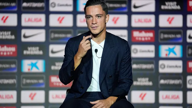 /images/a/t/l/atletico-de-madrid-s-new-player-giacomo-raspadori-madrid-atletico-de-madrid-s-new-player-giacomo-raspadori-during-his-official-presentation-august-20-2025-photo-by-acero-alterphotos-abacapresscom-madrid-spain-copyright-xacero-alterphotos-abacaxjpg_1755709989311.jpg