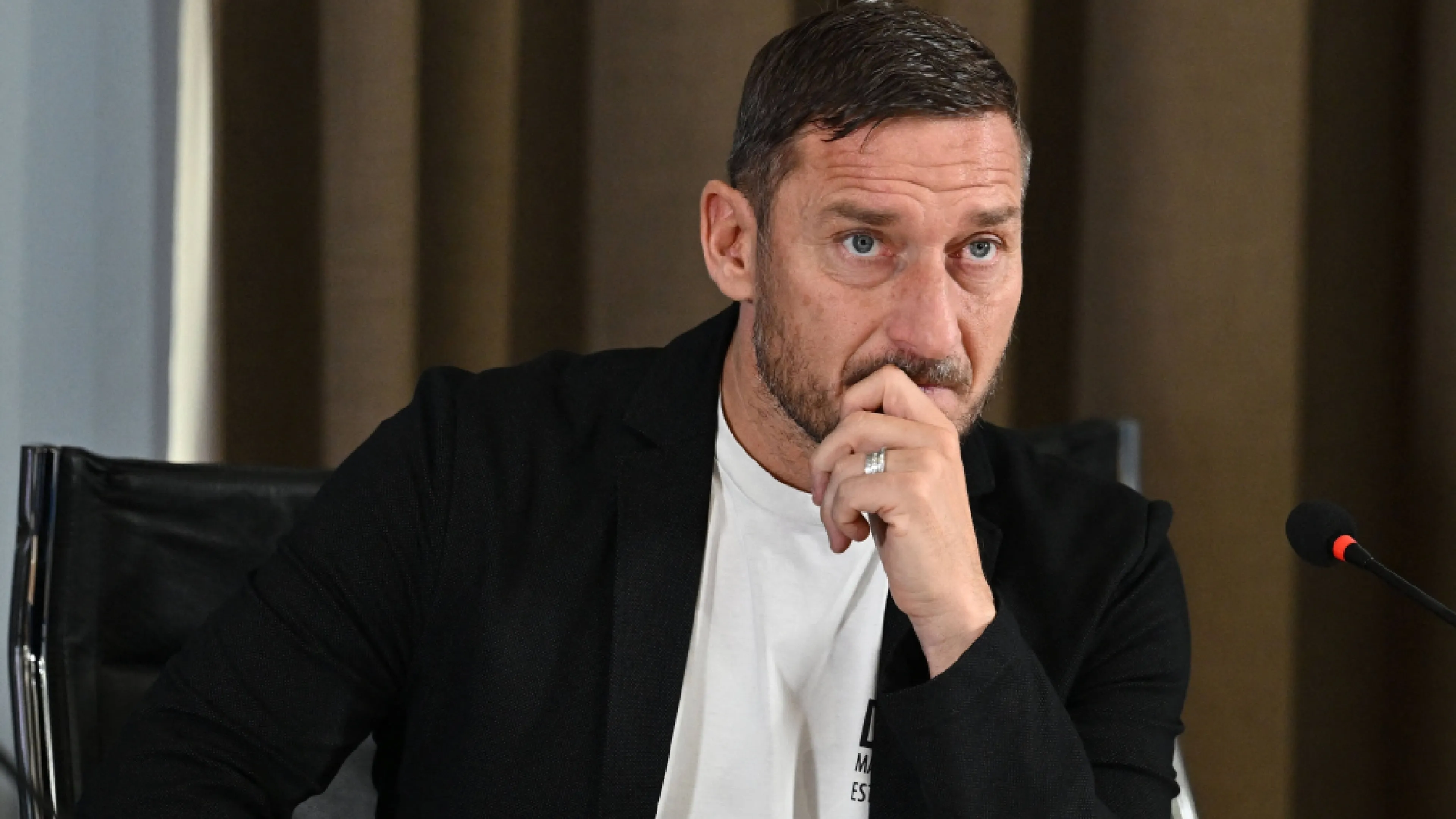 Totti, l'inaspettato attacco arriva...dalla Svizzera: "Ha scelto la situazione comoda"