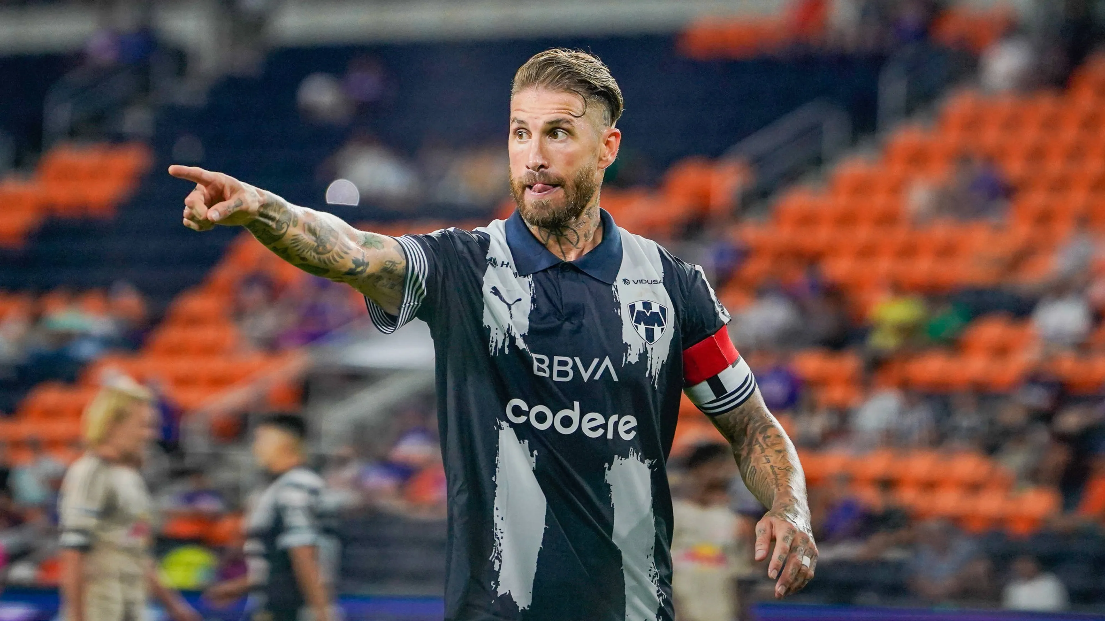 Sergio Ramos in versione cantante: incide un singolo e progetta concerti, ma dietro questa nuova carriera ci sarebbe un motivo piuttosto grave