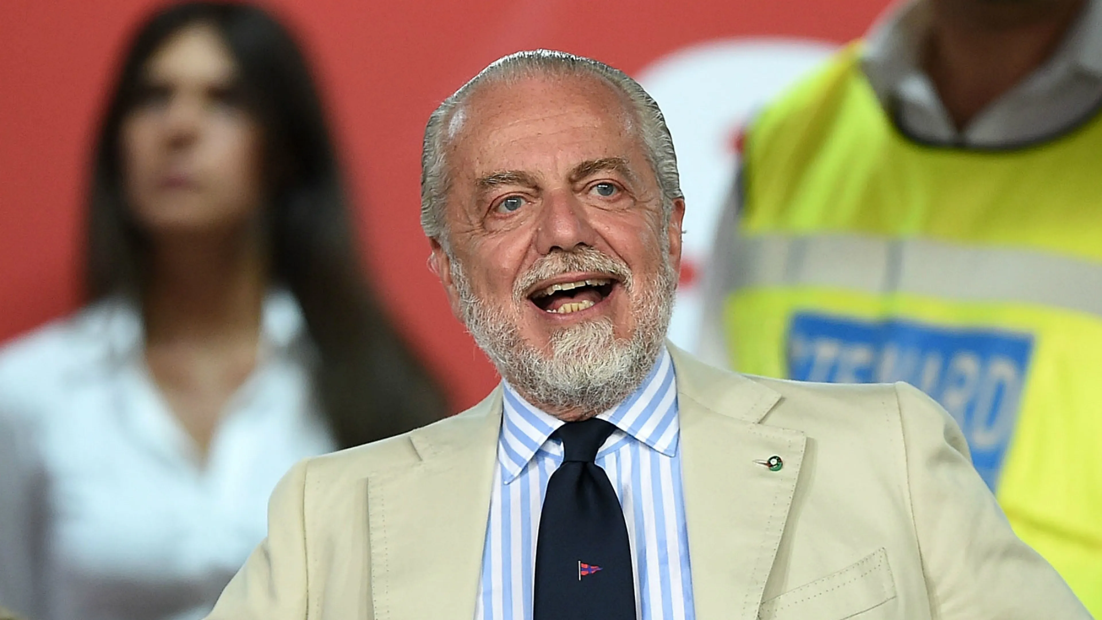 Copertina di De Laurentiis: “Possiamo vincere la Champions”. Poi l’annuncio sul futuro di Osimhen e Kvara