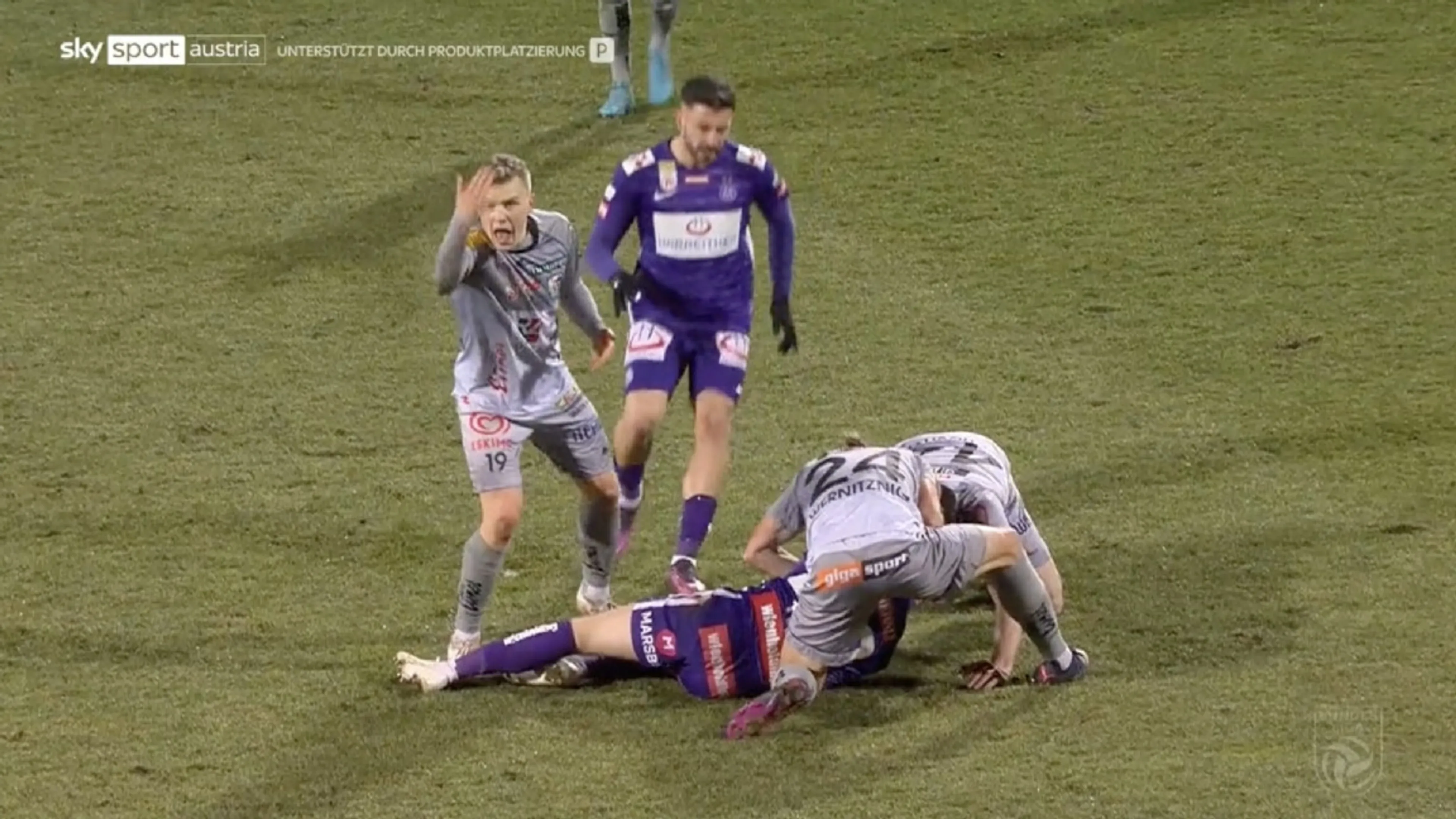 Copertina di Paura in Austria, giocatore sviene dopo colpo alla testa ma l’avversario gli salva la vita
