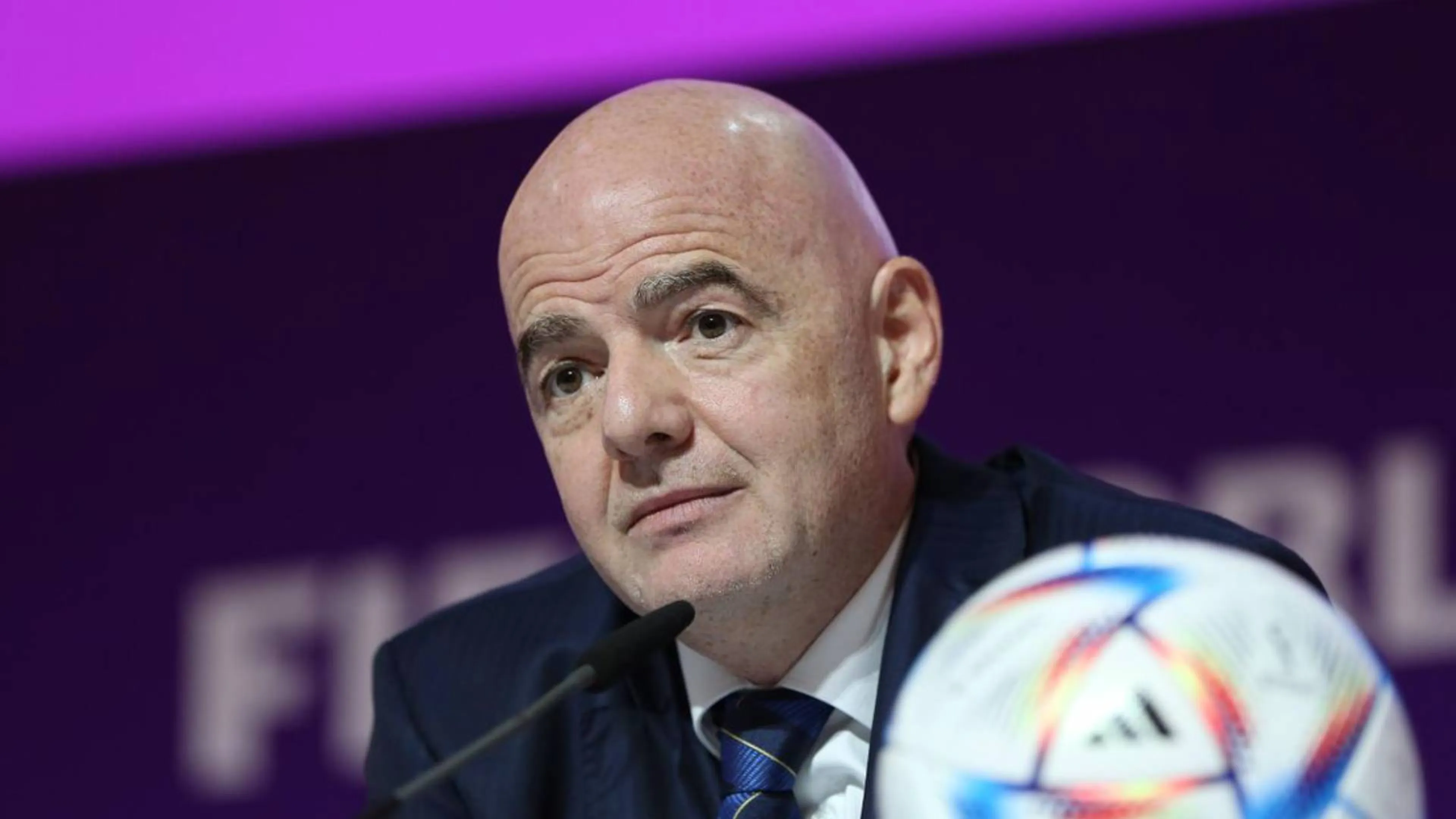 Copertina di "Stop al Mondiale per Club". I calciatori avvertono la Fifa