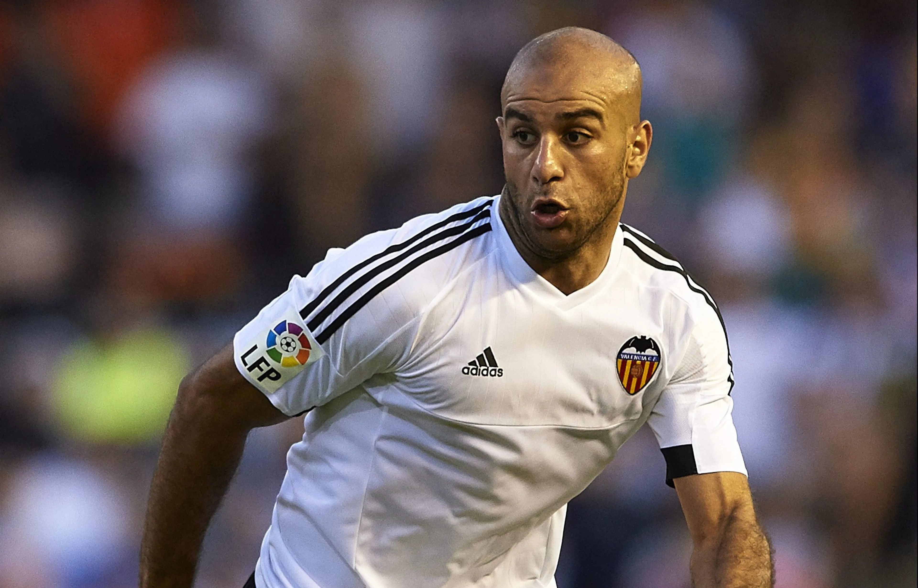 aymen-abdennour-in-action-for-valencia-scaled