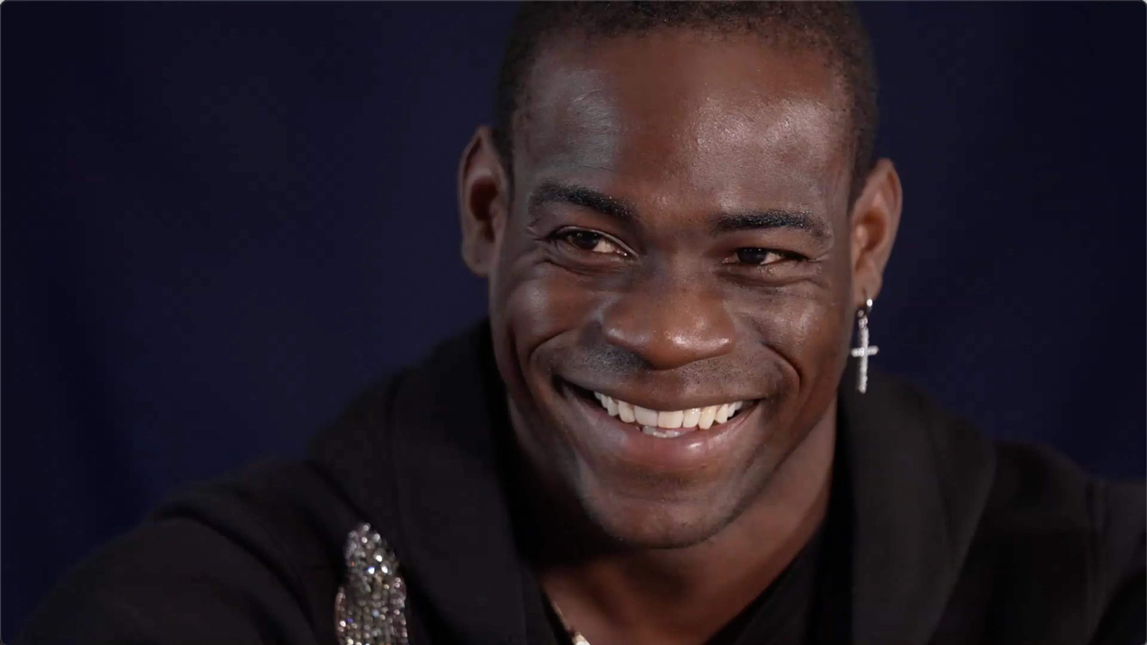 Copertina di Ibra lo punge, Balotelli gli risponde per le rime... con una Champions League in faccia! (FOTO)