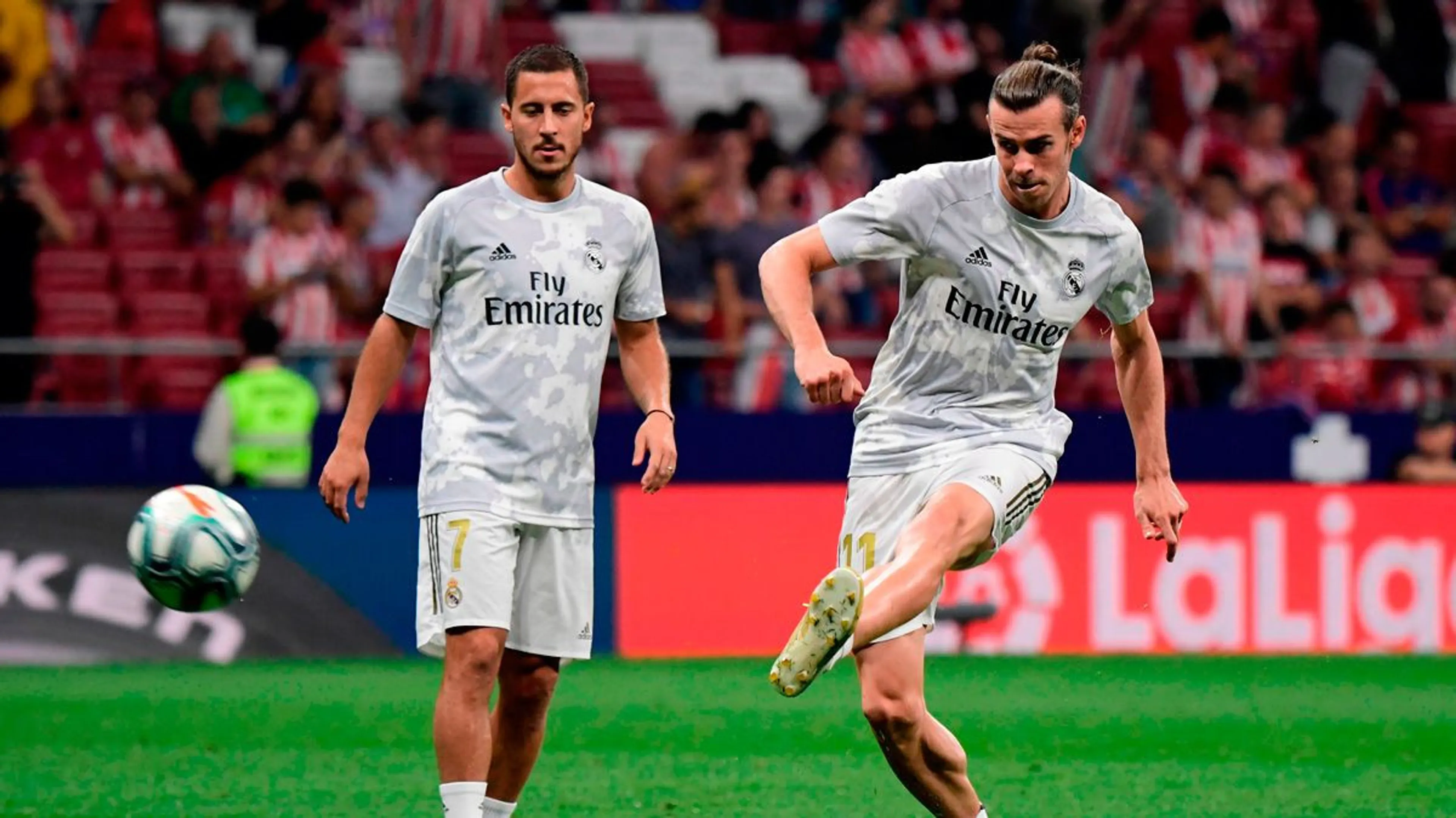 Copertina di Ancelotti fa scaldare Hazard poi lo rispedisce in panchina. E Bale se la ride…