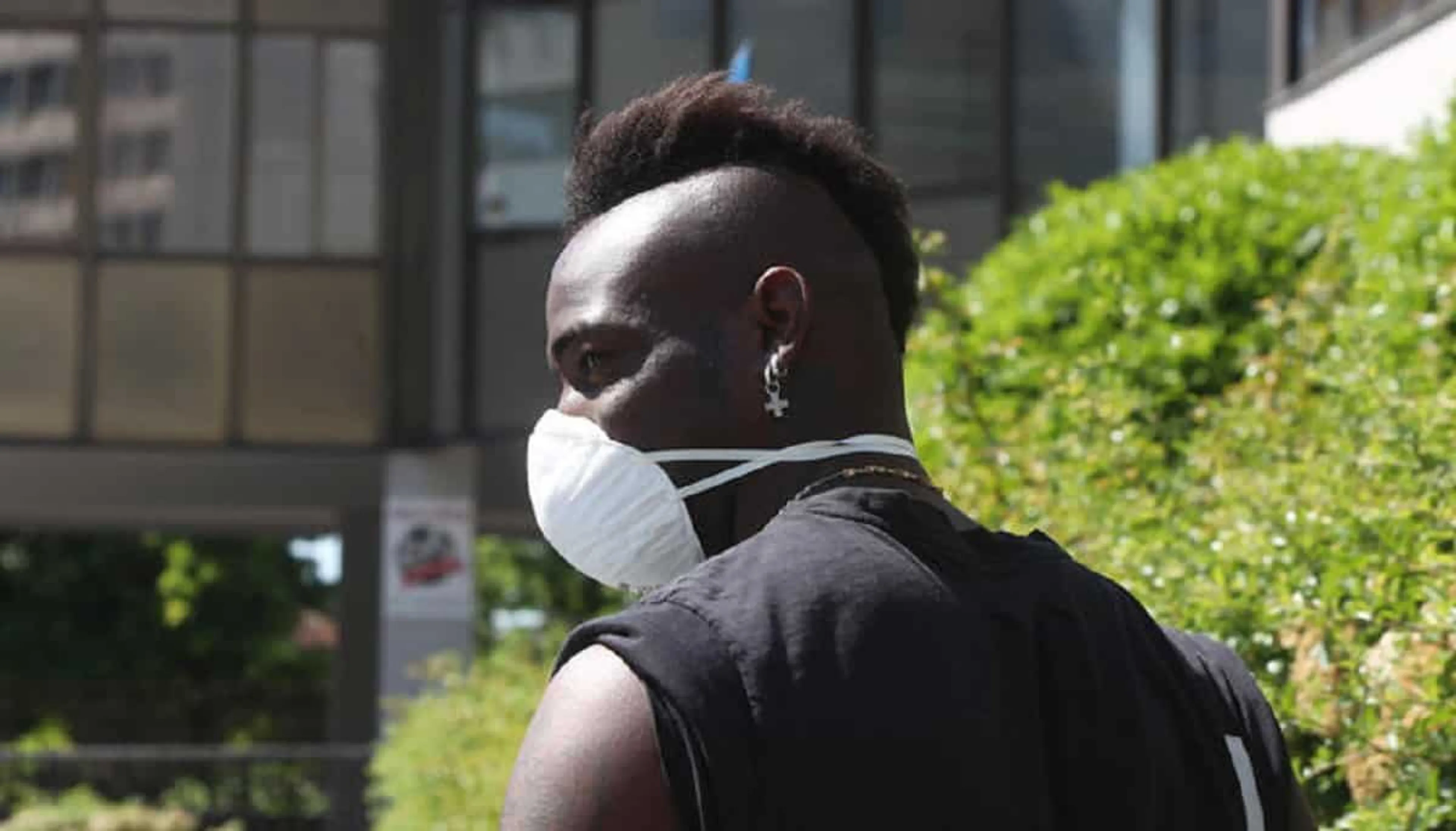 Copertina di La clamorosa accoglienza per Balotelli in Turchia (VIDEO)