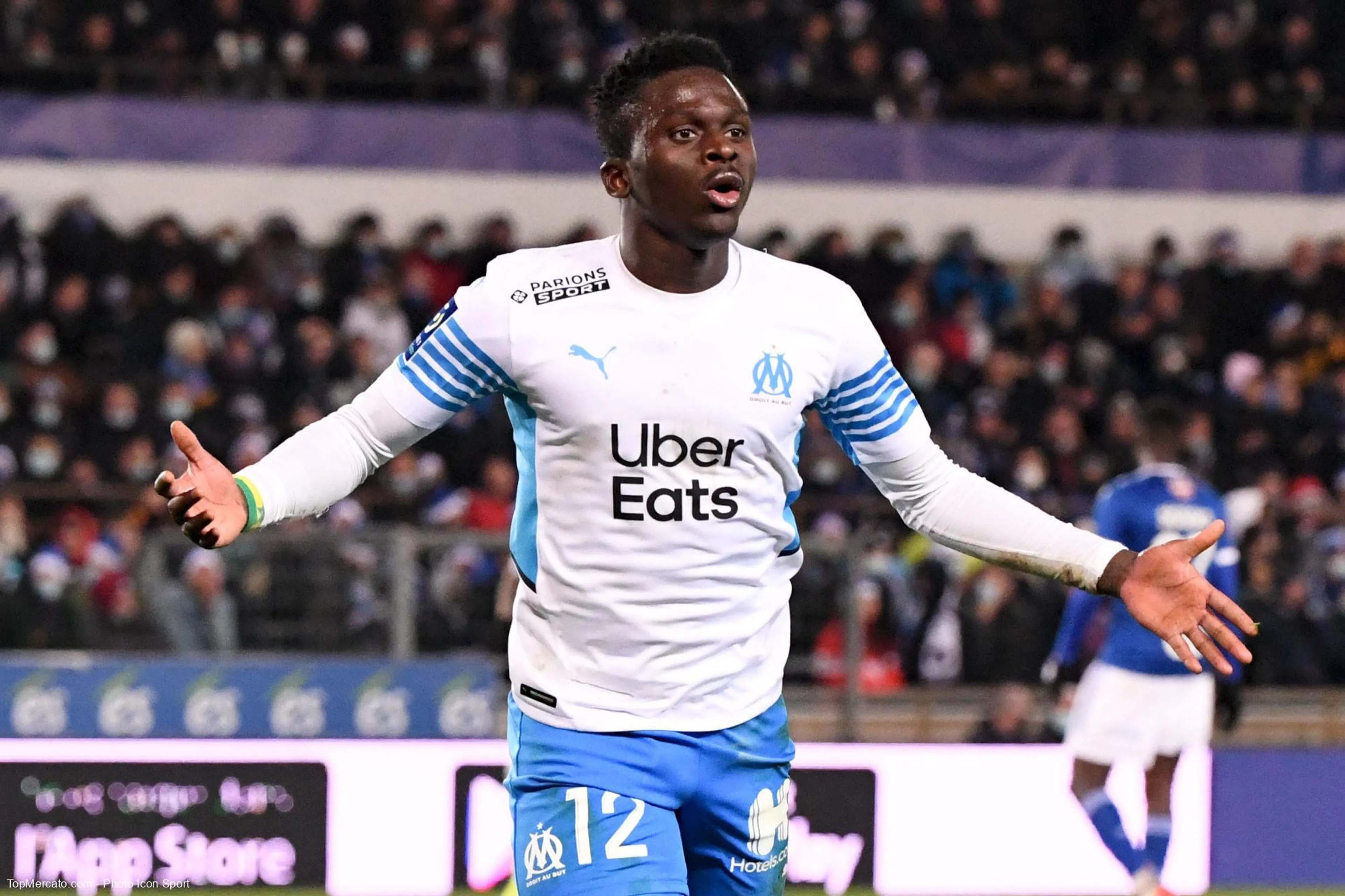 Copertina di Il disastroso ultimo giorno di mercato di Dieng: in aeroporto dice no al Leeds per andare al Nizza, ma…