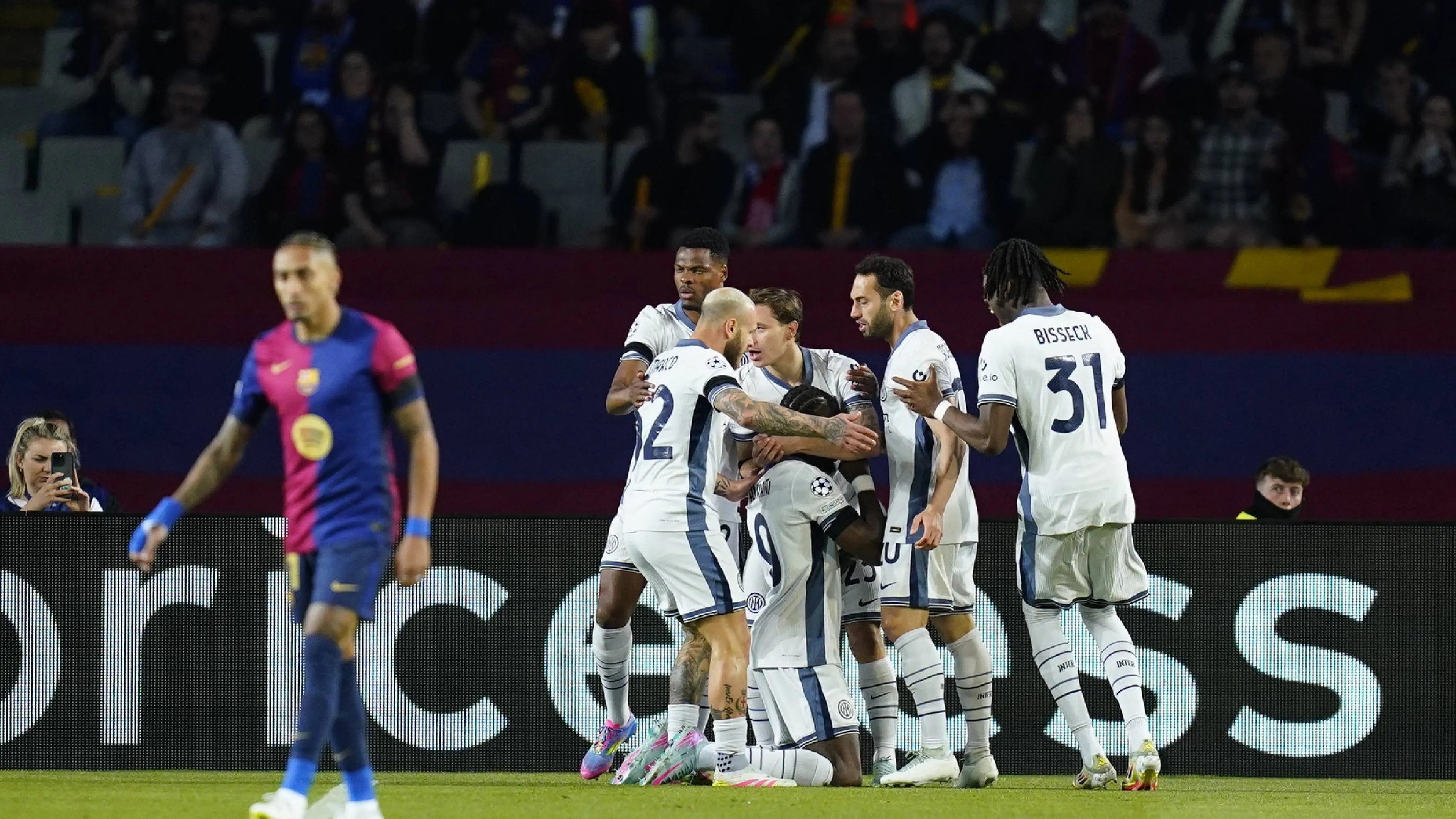 Barcellona-Inter, incredibile al Montjuic! Nerazzurri subito in vantaggio con una magia di Thuram