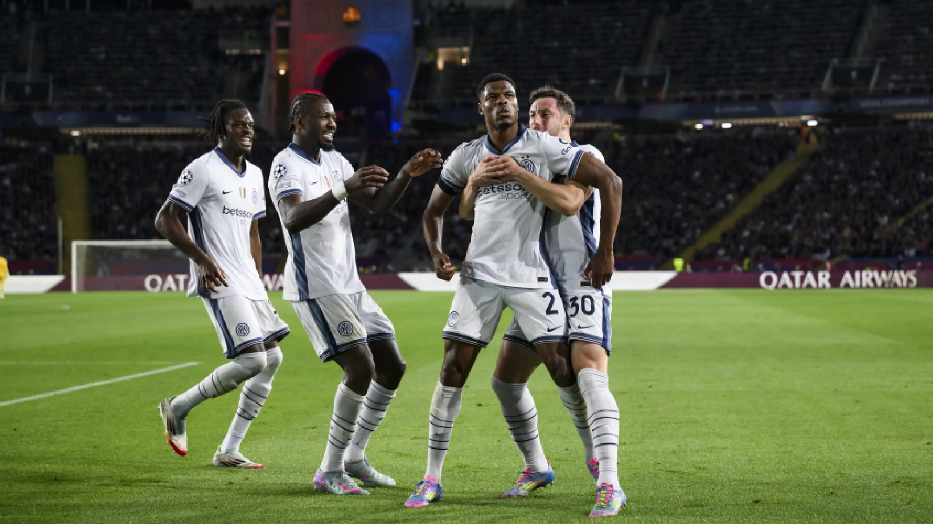 Barcellona-Inter, Dumfries: "Stasera la vera Inter, giocato con il cuore. Per me un bel ritorno..."