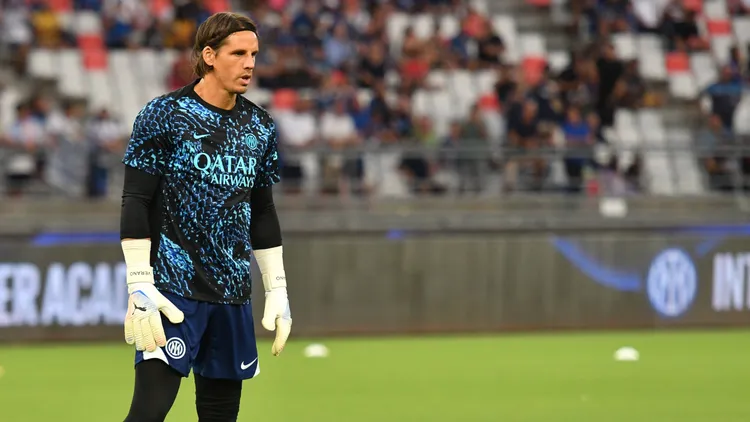 /images/b/a/r/bari-italy-august-16-yann-sommer-during-the-friendly-match-between-fc-internazionale-vs-olympiacos-pireo-during-a-pre-season-training-camp-at-stadio-san-nicola-on-august-16-2025-in-bari-italy-copyright-xandreaxrositox-dsc6925jpg_1756119307016.jpg