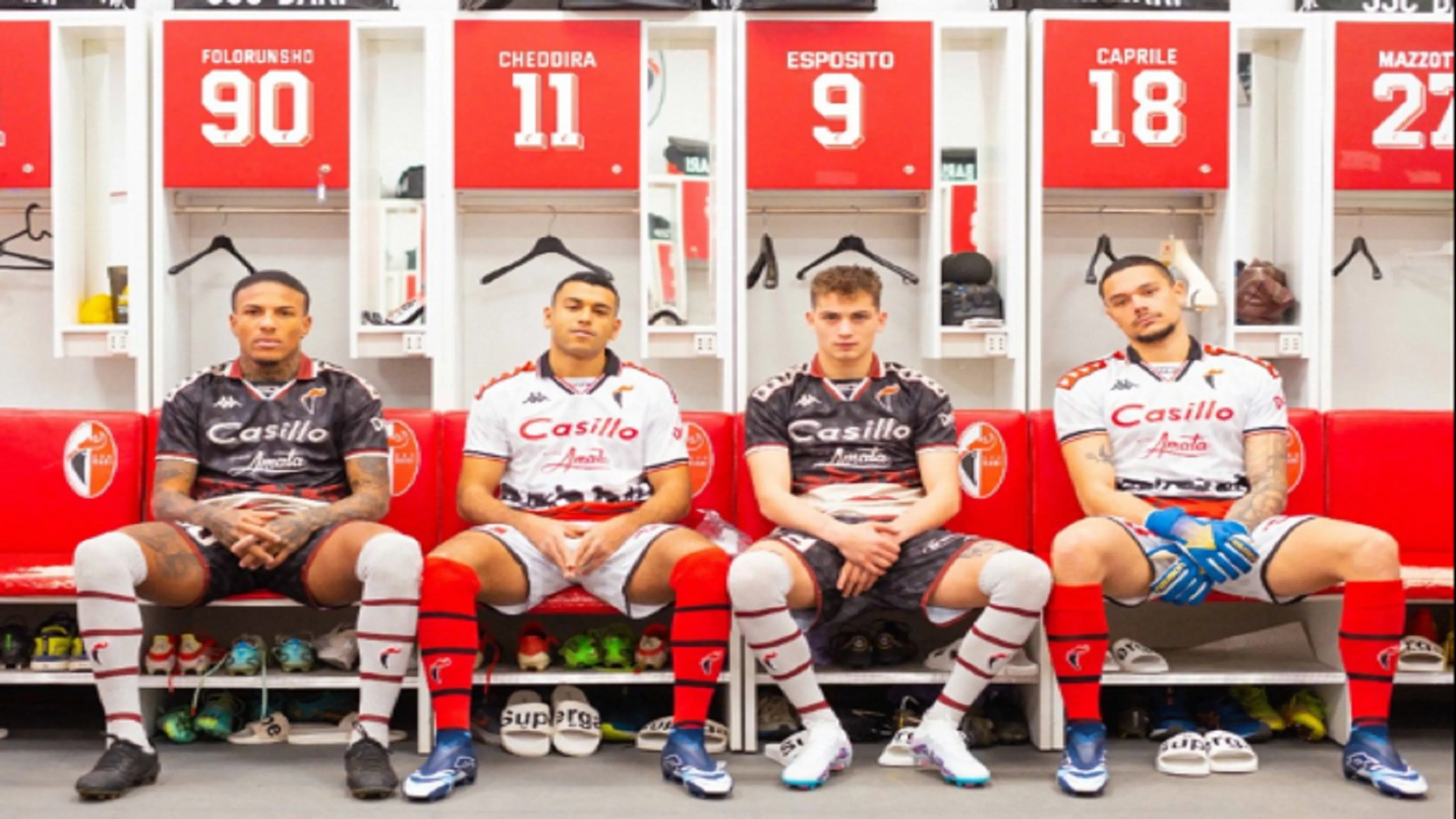 Copertina di Il Bari celebra il trenino di Tovalieri con una maglia spettacolare