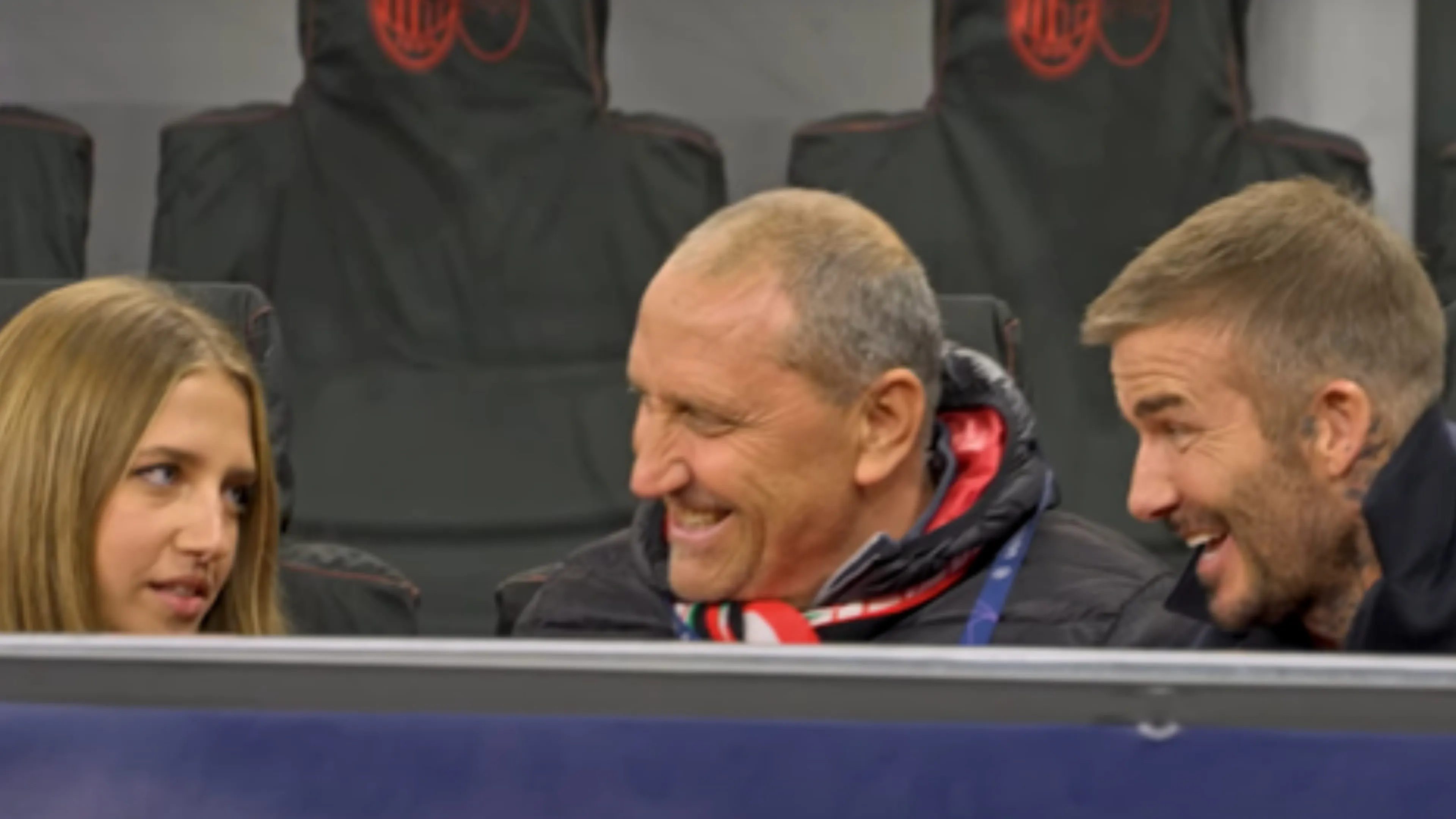 Copertina di “Voi due venite subito qua!”, Beckham ed Henry sorprendono due tifosi milanisti. Cos’è successo a San Siro?