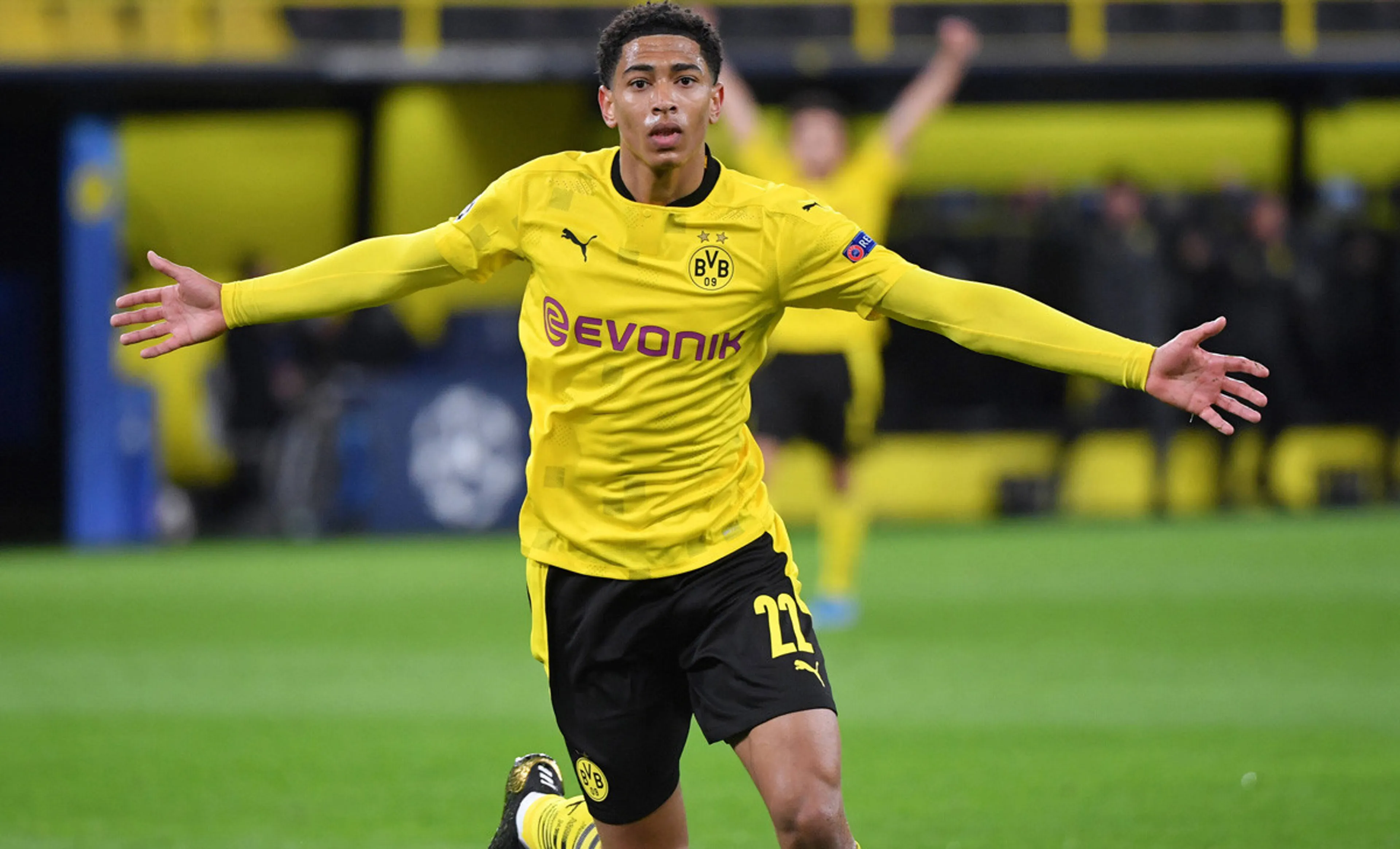 Copertina di La disperata e inusuale mossa del Borussia Dortmund per trattenere Bellingham