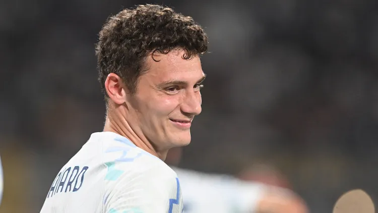 /images/b/e/n/benjamin-pavard-amichevole-friendly-match-2025-26-monza-inter-2-2-3-5-azione-action-single-shot-close-up-gesti-amichevole-2025-26-monza-inter-2-2-3-5jpg_1755873165560.jpg