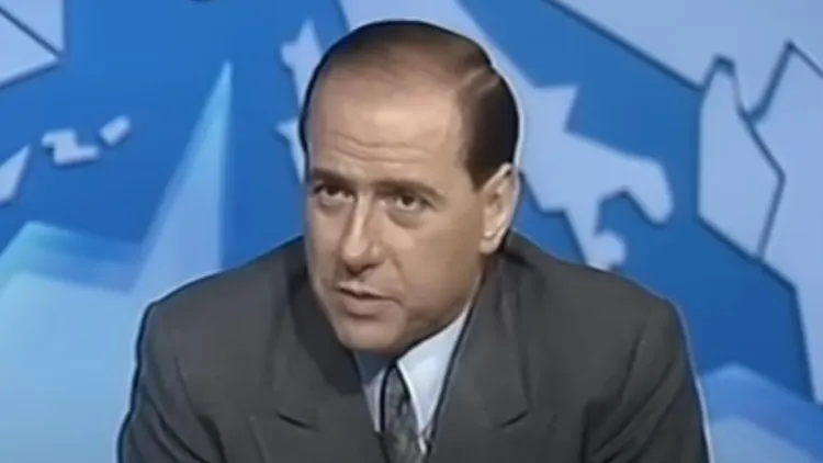 /images/b/e/r/berlusconi-chiamarsibombercom-21112025jpg_1763707006775.jpg