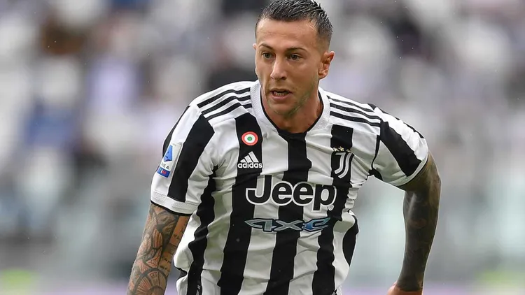 /images/b/e/r/bernardeschi-juve.jpg
