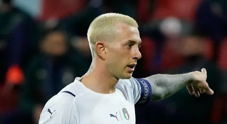 /images/b/e/r/bernardeschi-pirlo.jpg