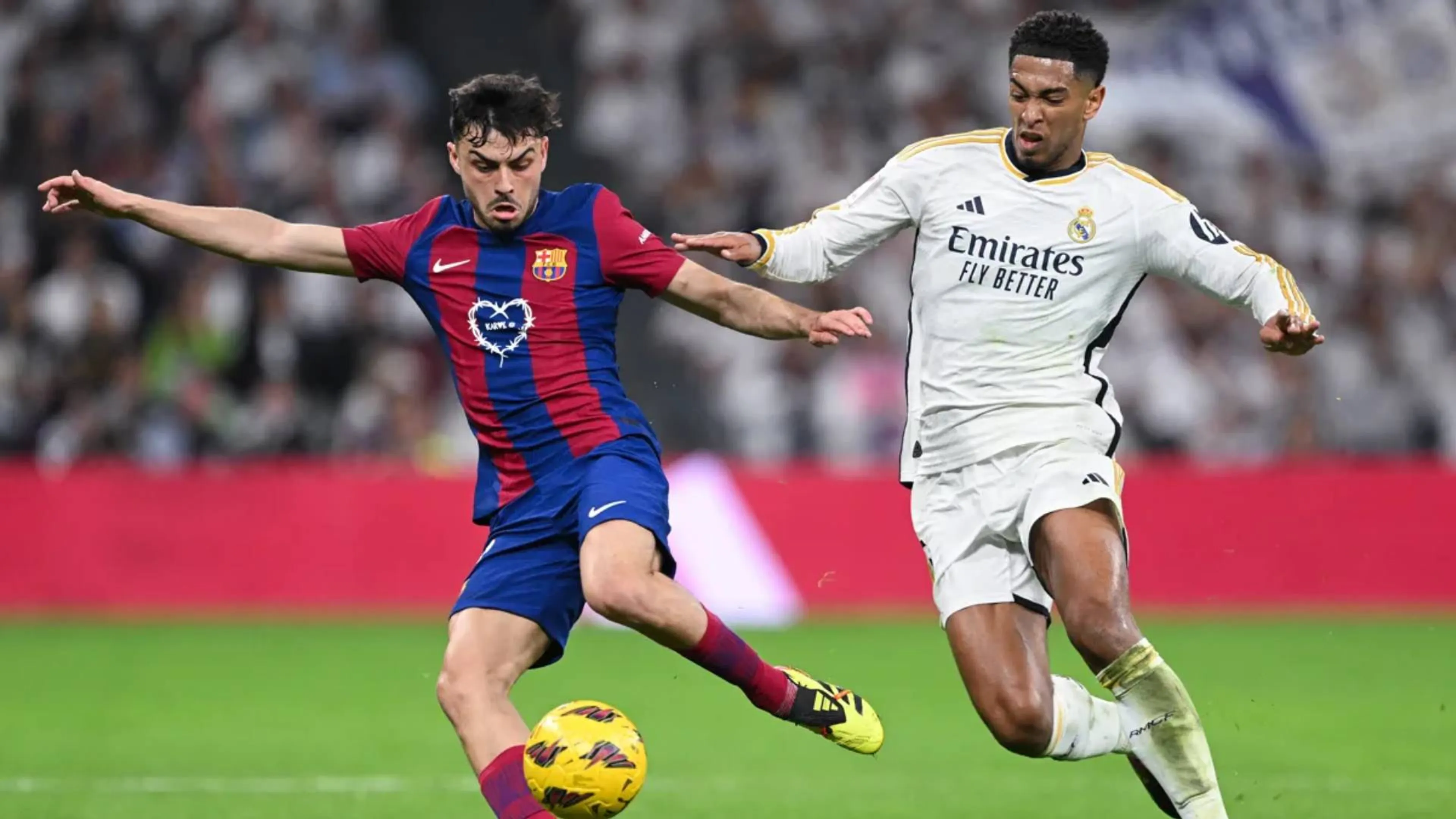 Copertina di Real Madrid-Barcellona, biglietti venduti a cifre folli: tagliandi a 2500 euro nel mercato nero